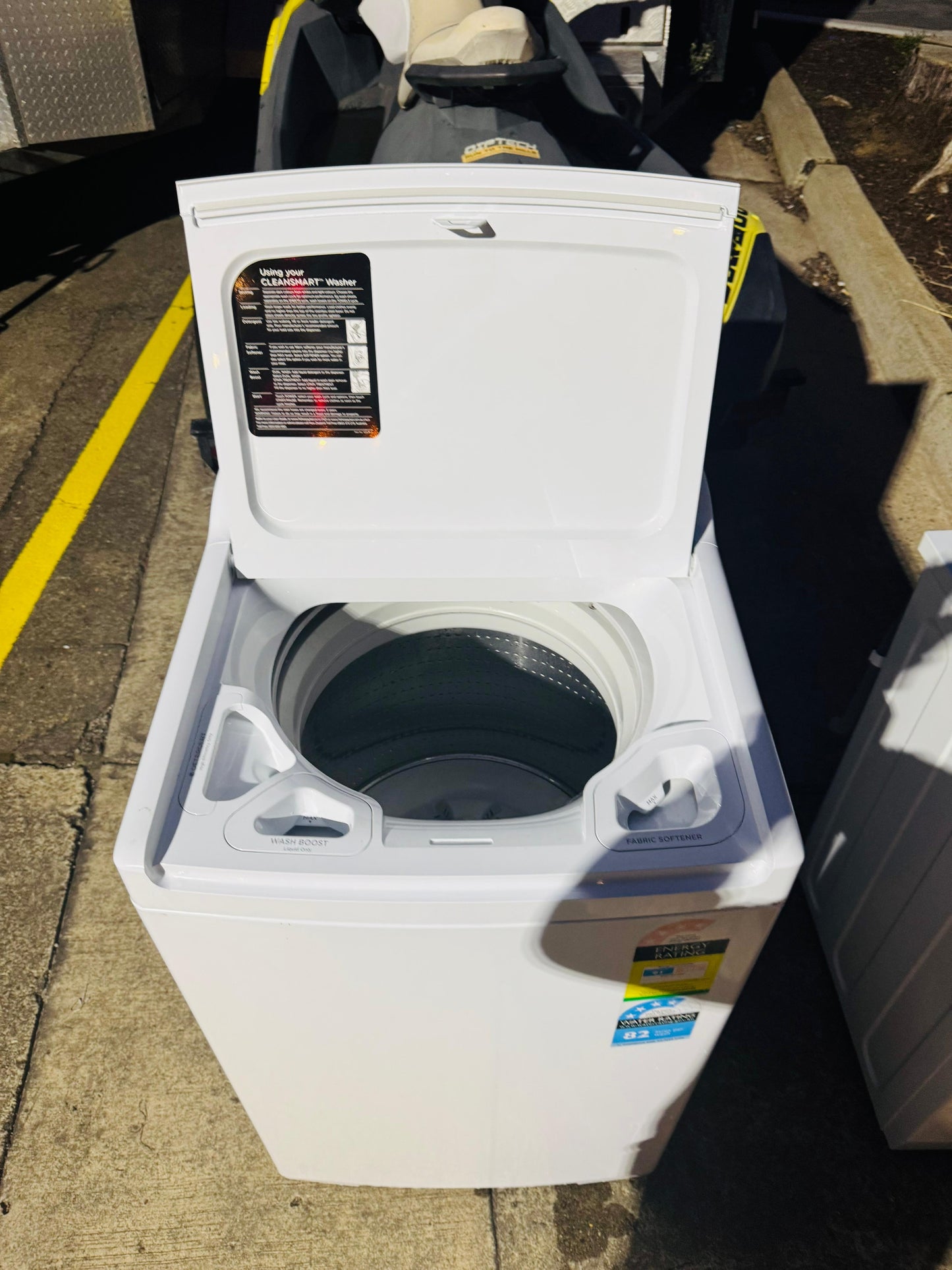**FISHER & PAYKEL 8KGS TOP LOADER WASHING MACHINE**