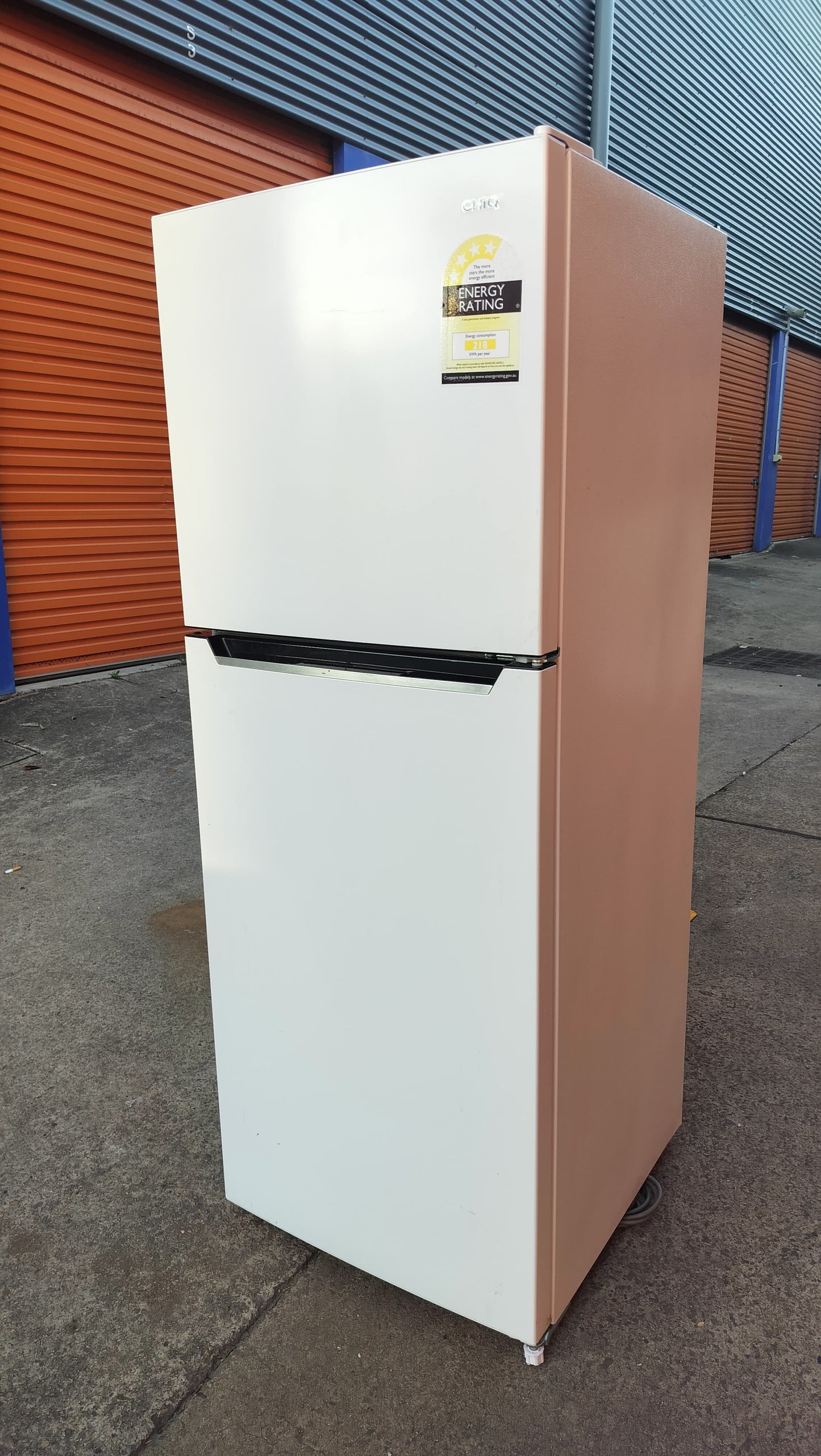 **CHIQ 216 LITRES FRIDGE FREEZER**