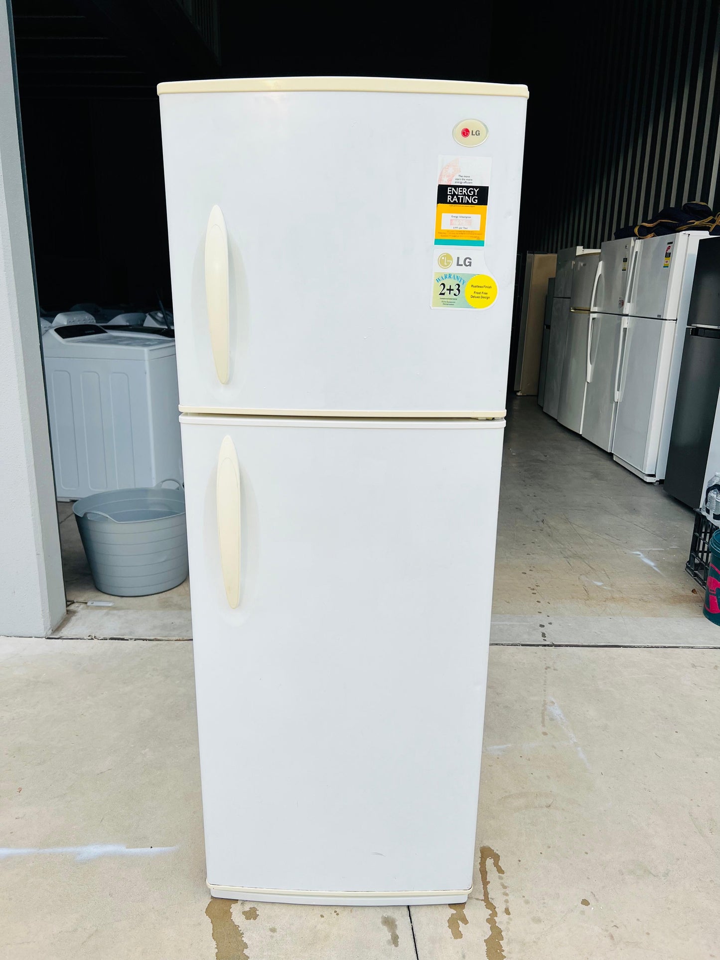 **LG 339 LITRES FRIDGE FREEZER**