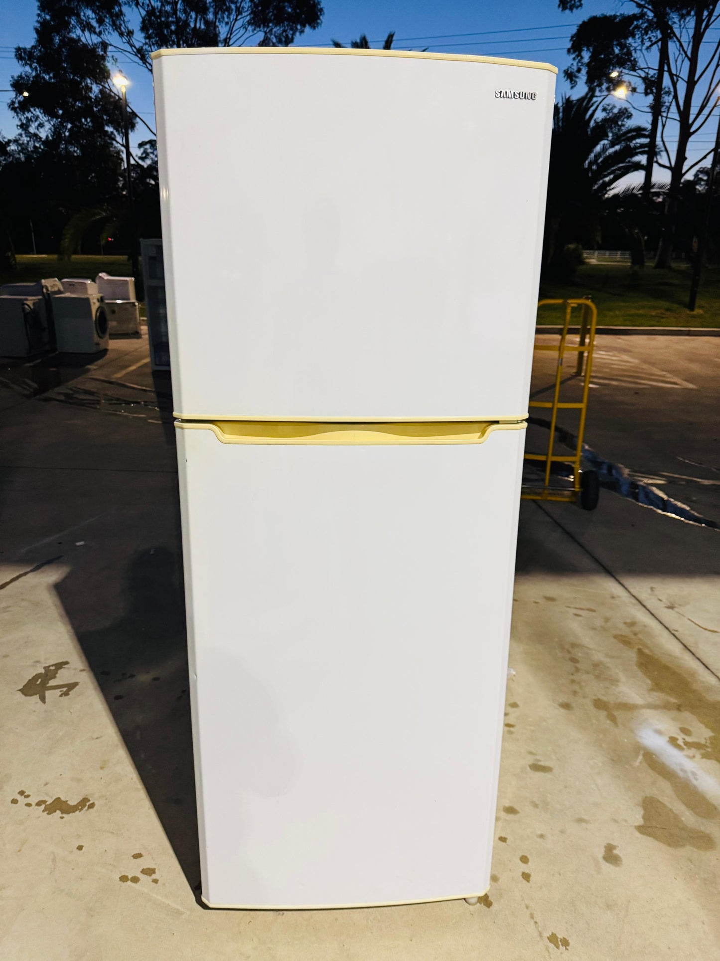 **SAMSUNG 395 LITRES FRIDGE FREEZER**