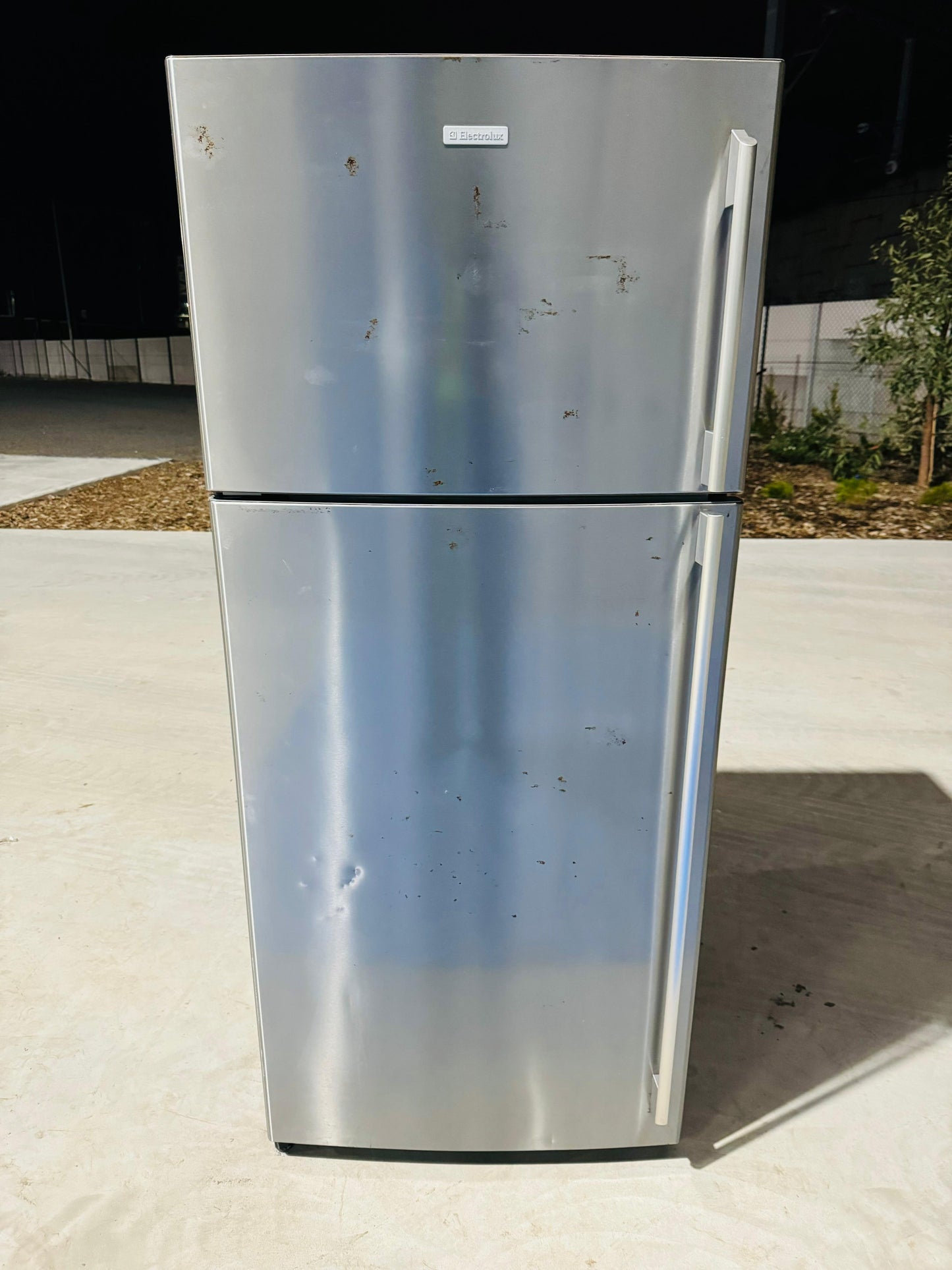 **ELECTROLUX 420 LITRES FRIDGE FREEZER**