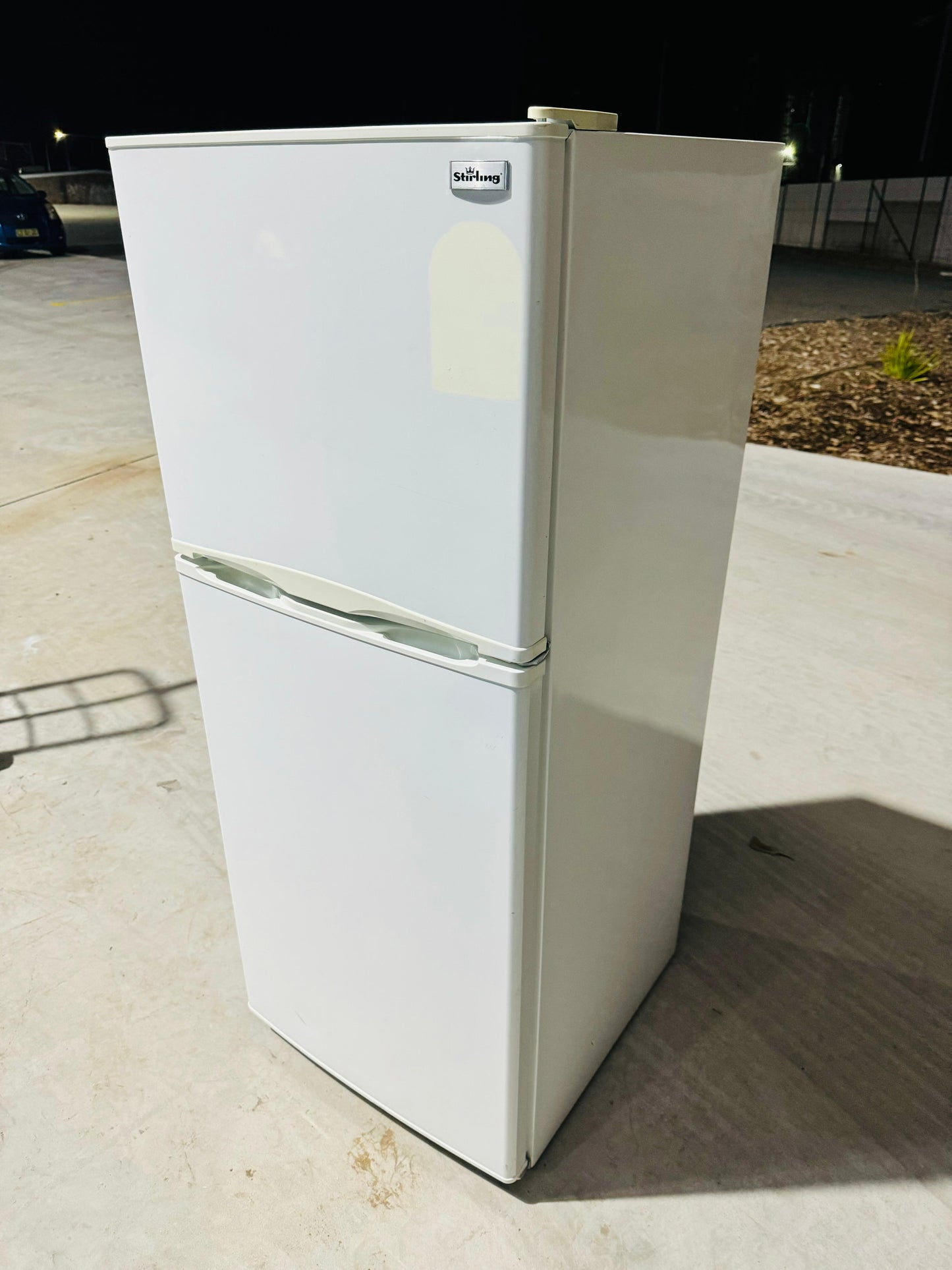 **STIRLING 215 LITRES FRIDGE FREEZER**