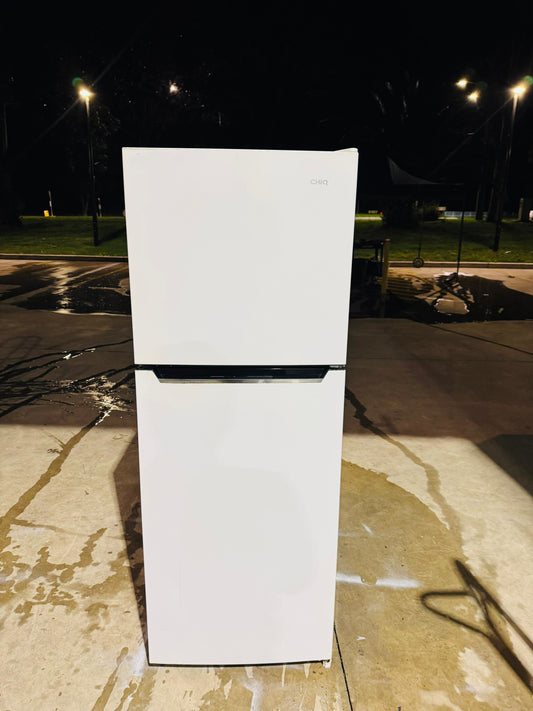 **CHIQ 216 LITRES FRIDGE FREEZER**