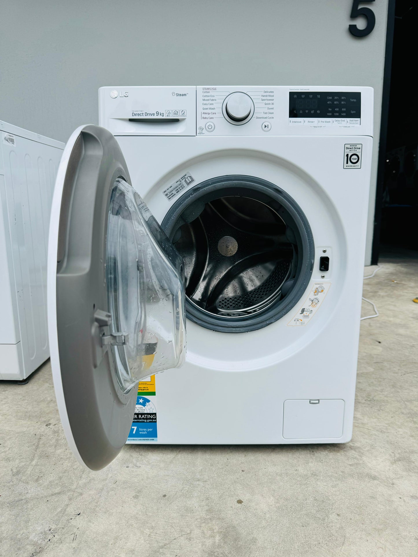 **LG 9KGS FRONT LOADER WASHING MACHINE**