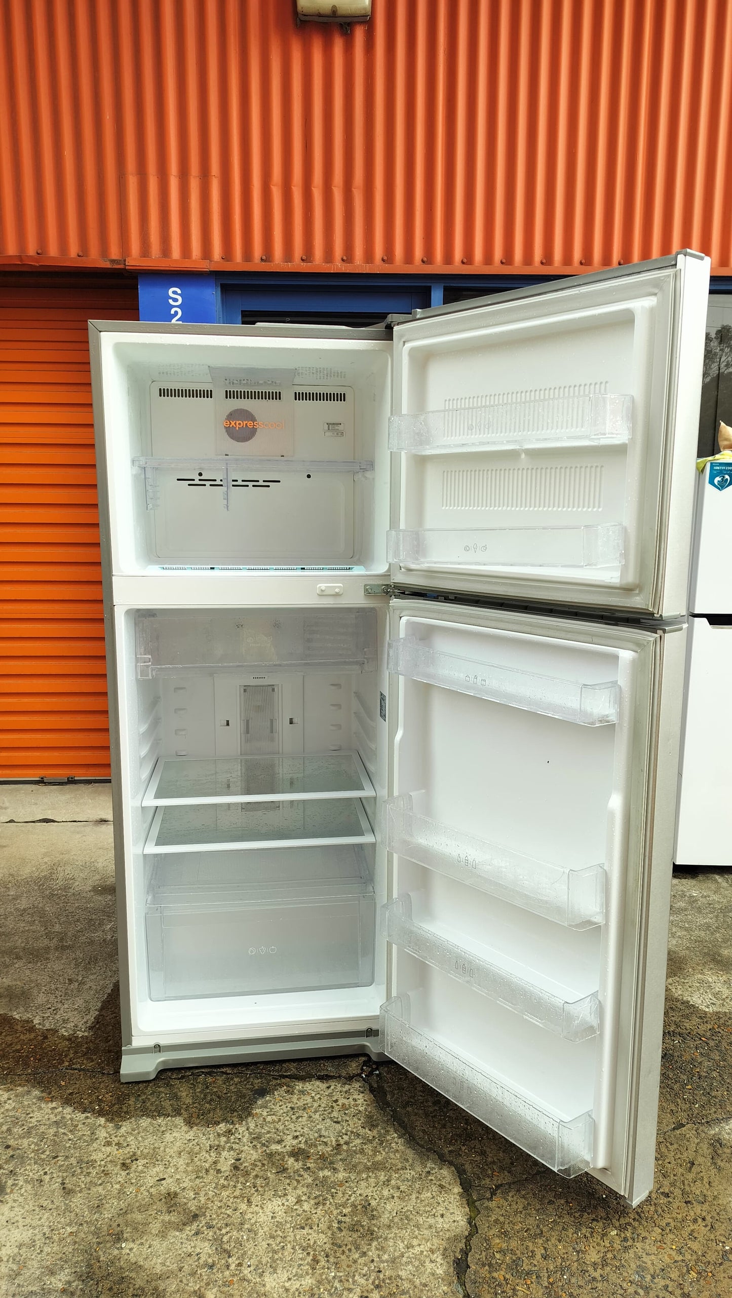 **LG 422 LITRES FRIDGE FREEZER**