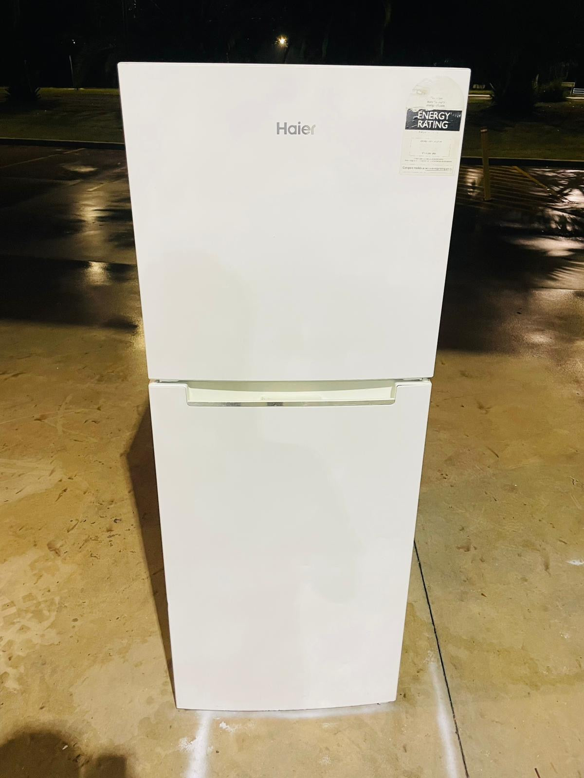 **HAIER 215 LITRES FRIDGE FREEZER**