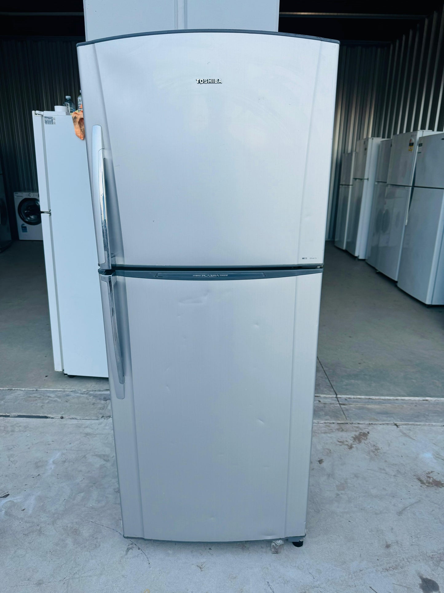 **TOSHIBA 382 LITRES FRIDGE FREEZER**