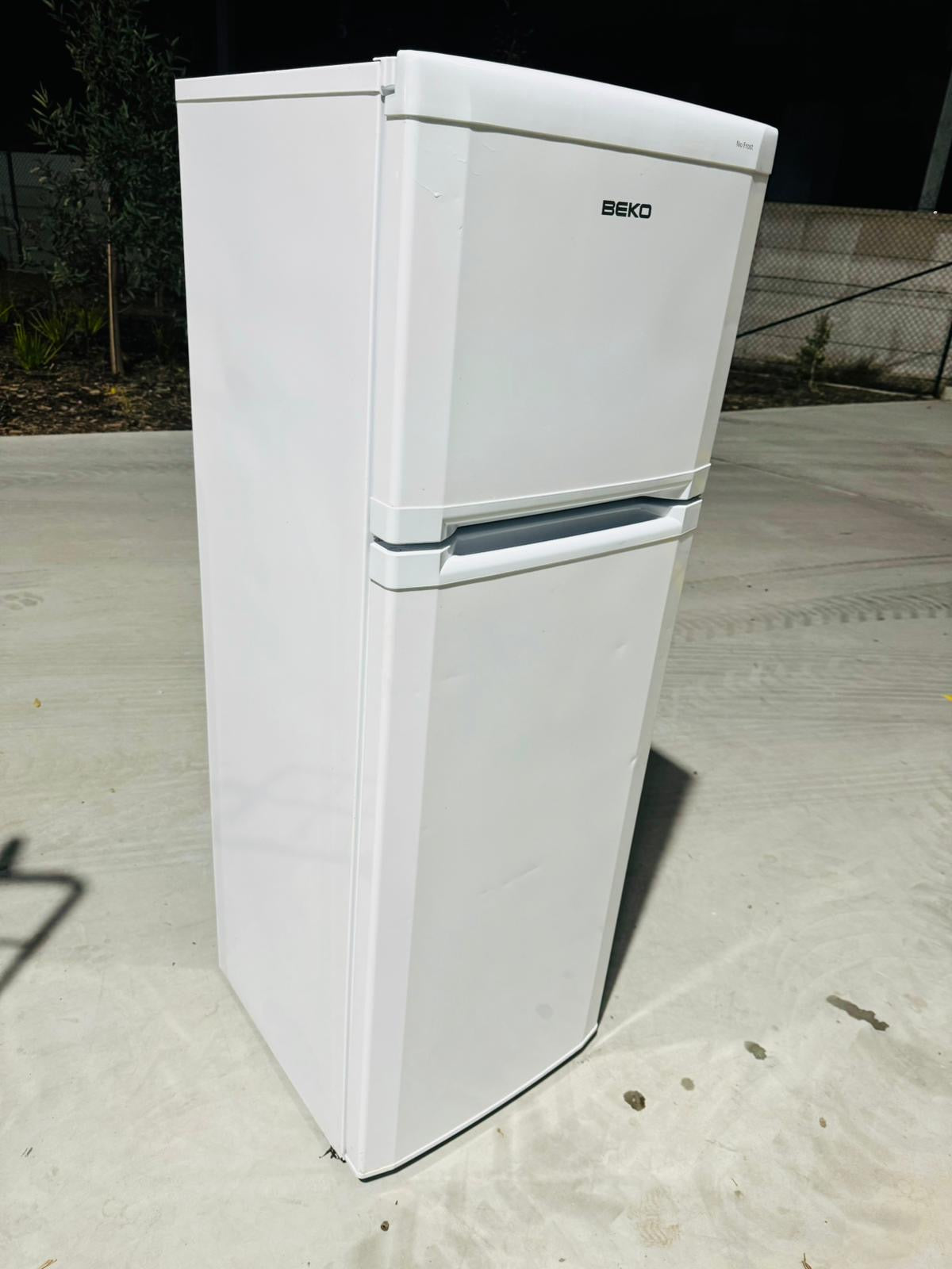 **BEKO 253 LITRES FRIDGE FREEZER**