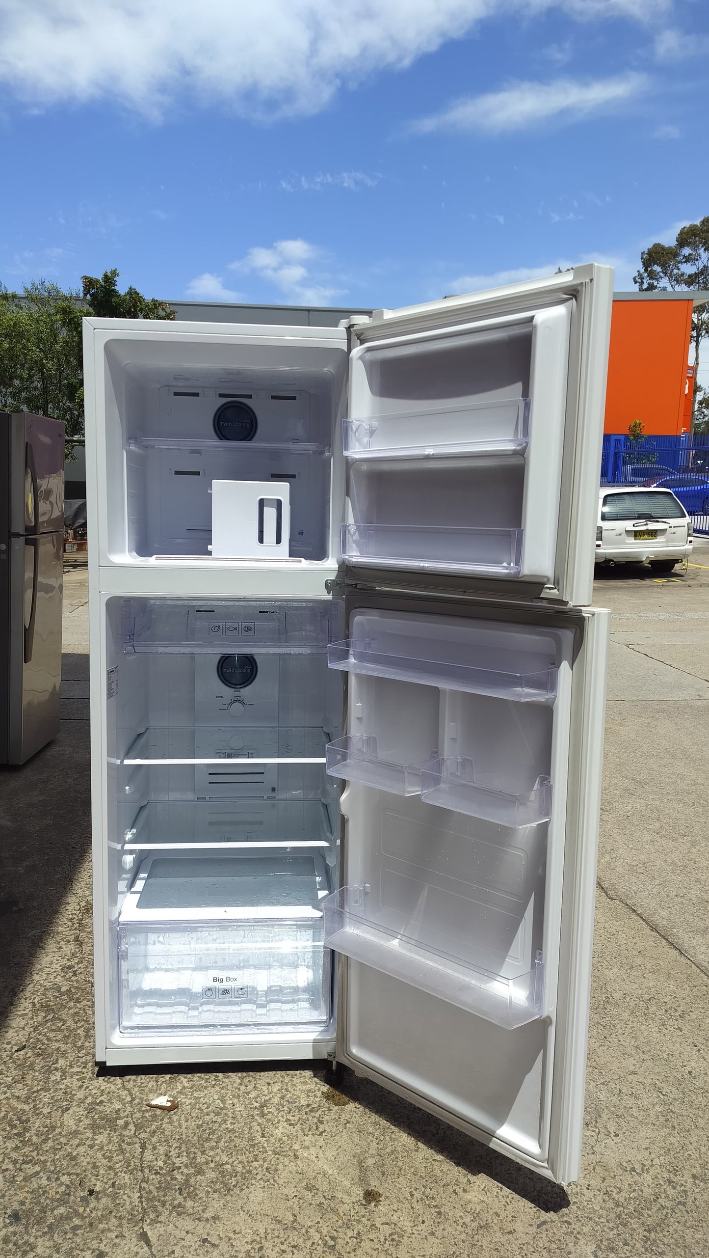 **SAMSUNG 343 LITRES FRIDGE FREEZER**