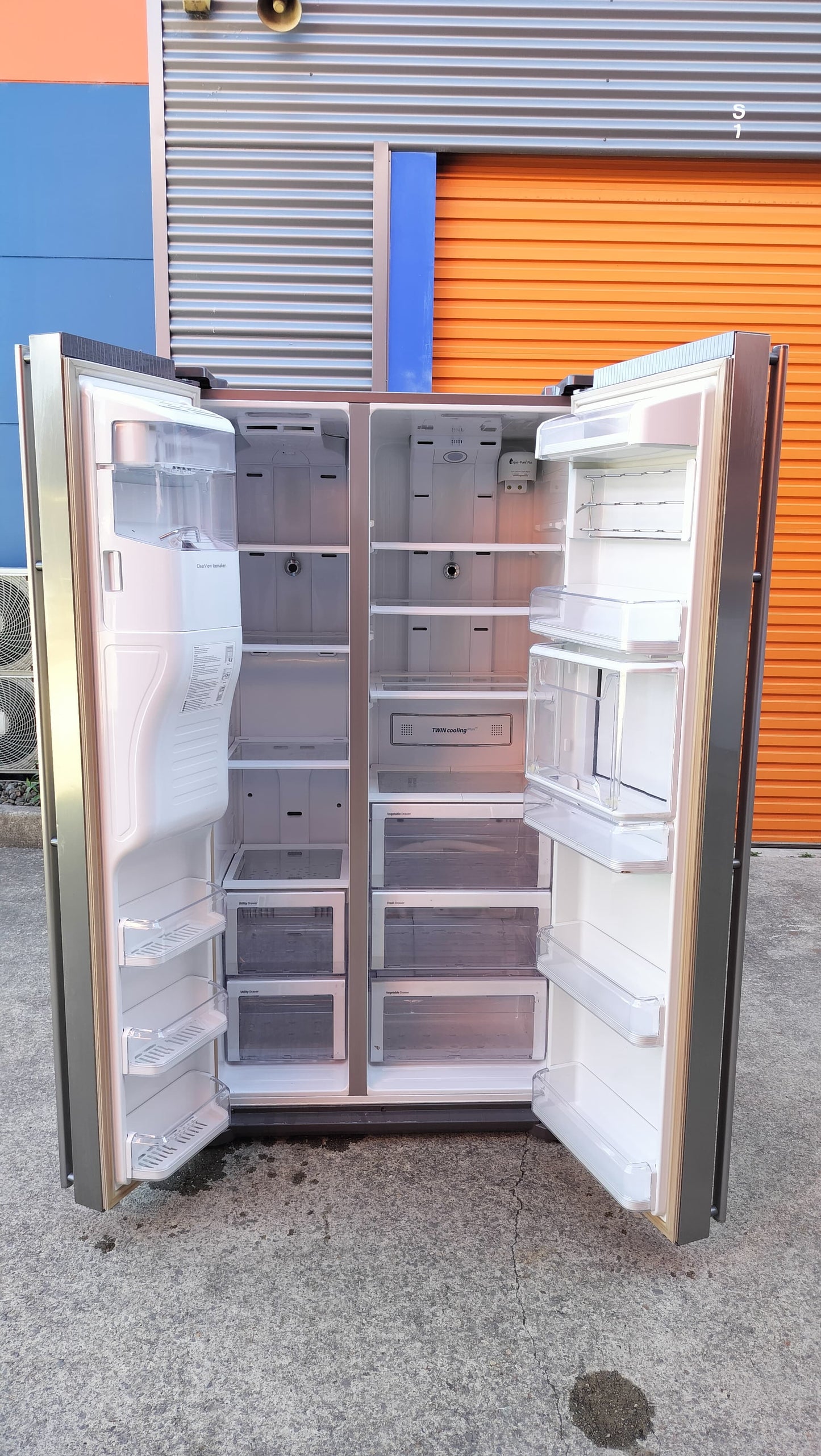 **SAMSUNG SIDE BY SIDE 702 LITRES FRIDGE FREEZER, ICE & WATER DISPENSER **