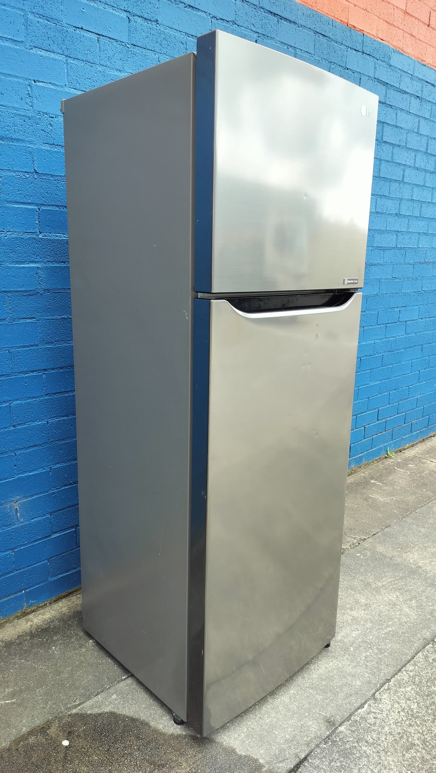 **LG 332 LITRES FRIDGE FREEZER**