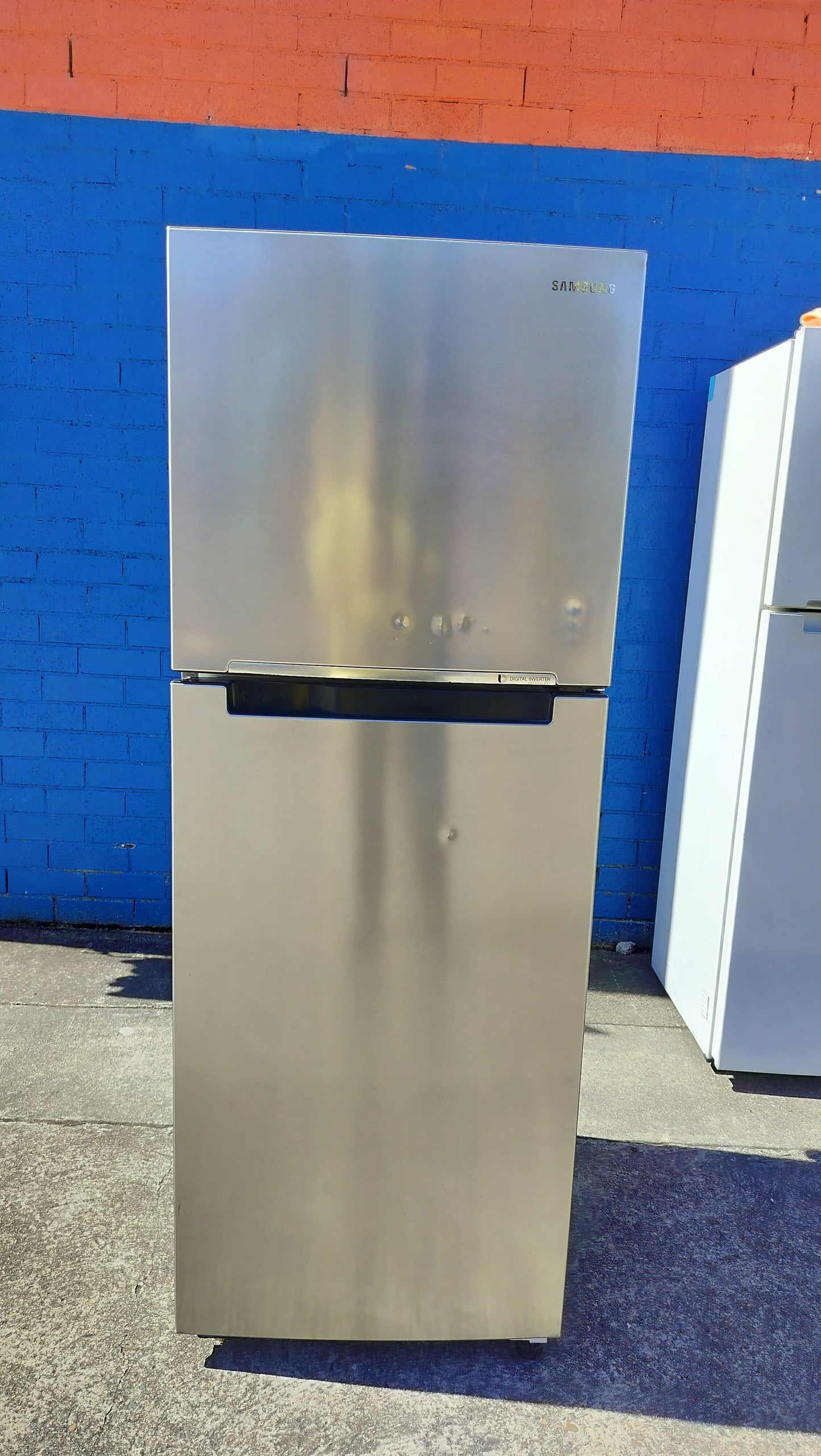 **SAMSUNG 318 LITRES FRIDGE FREEZER*