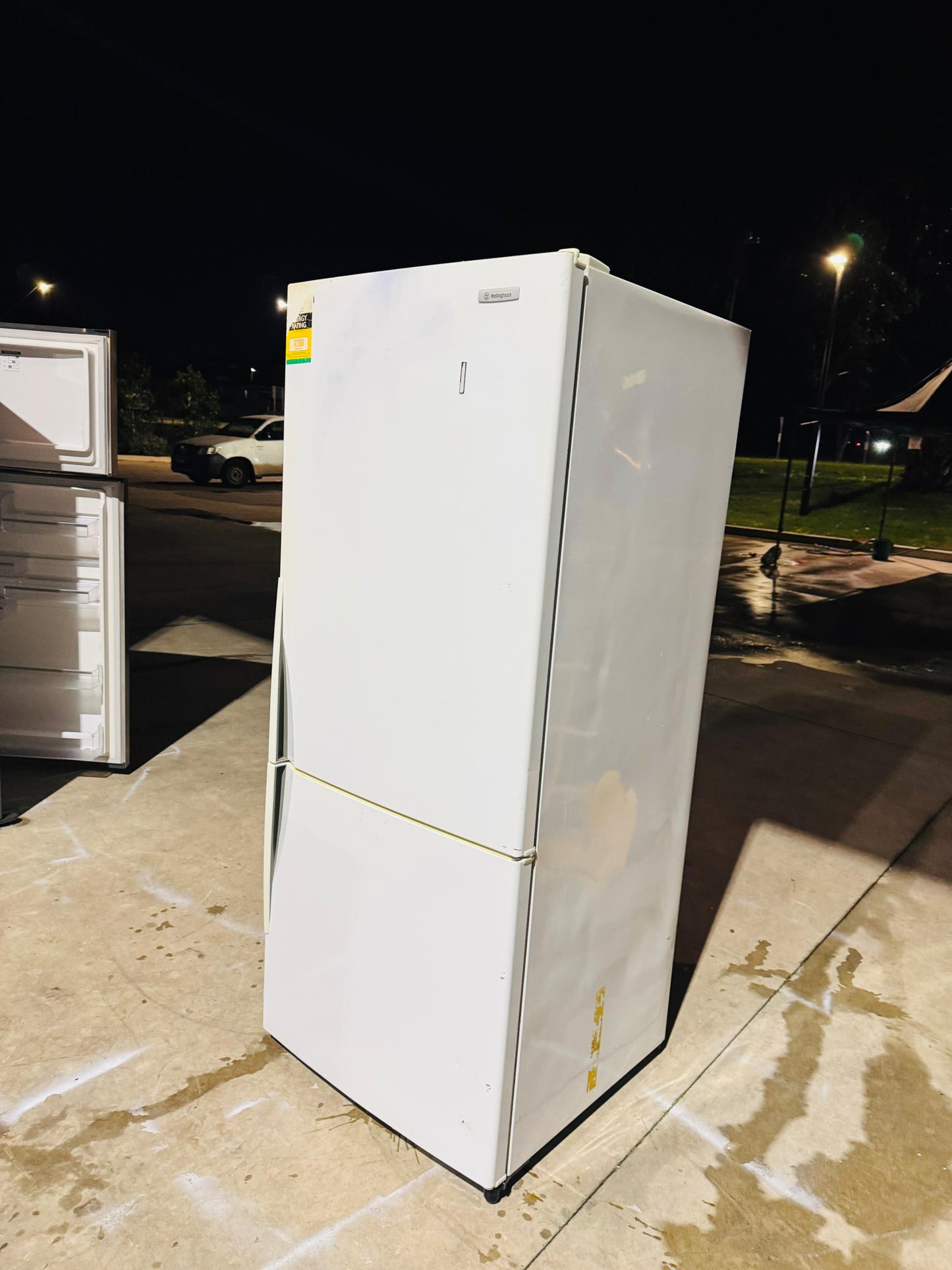 **WESTINGHOUSE 430 LITRES FRIDGE FREEZER**