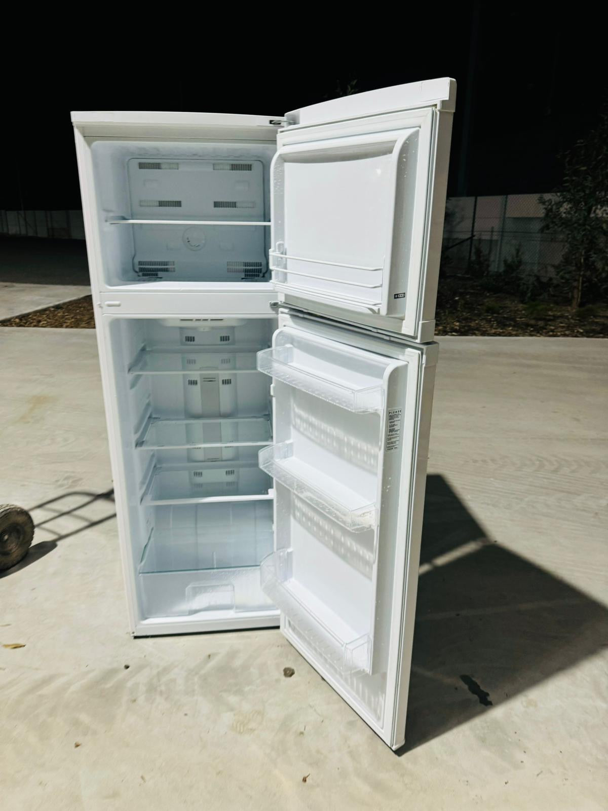 **BEKO 253 LITRES FRIDGE FREEZER**