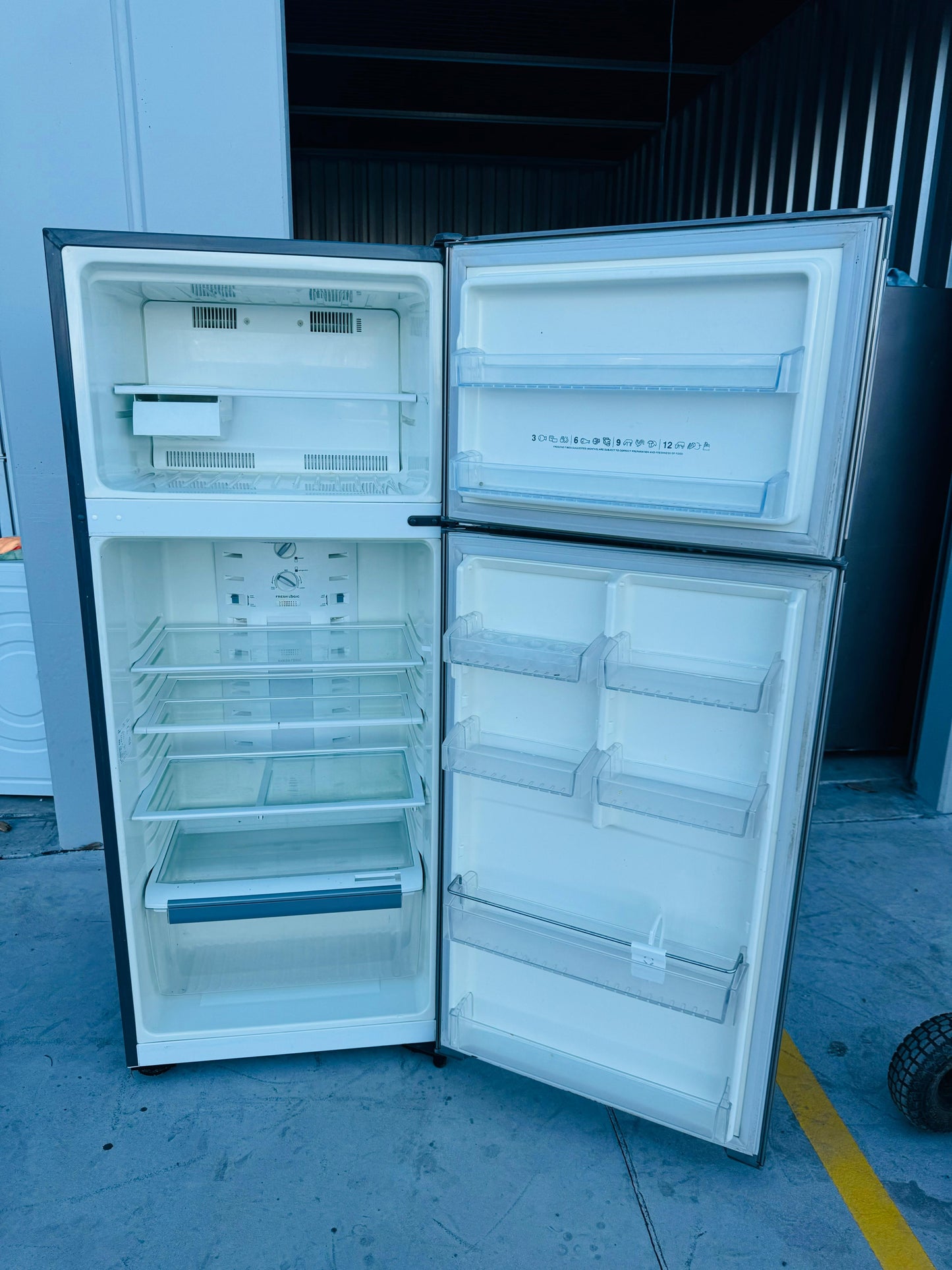 **ELECTROLUX 380 LITRES FRIDGE FREEZER**