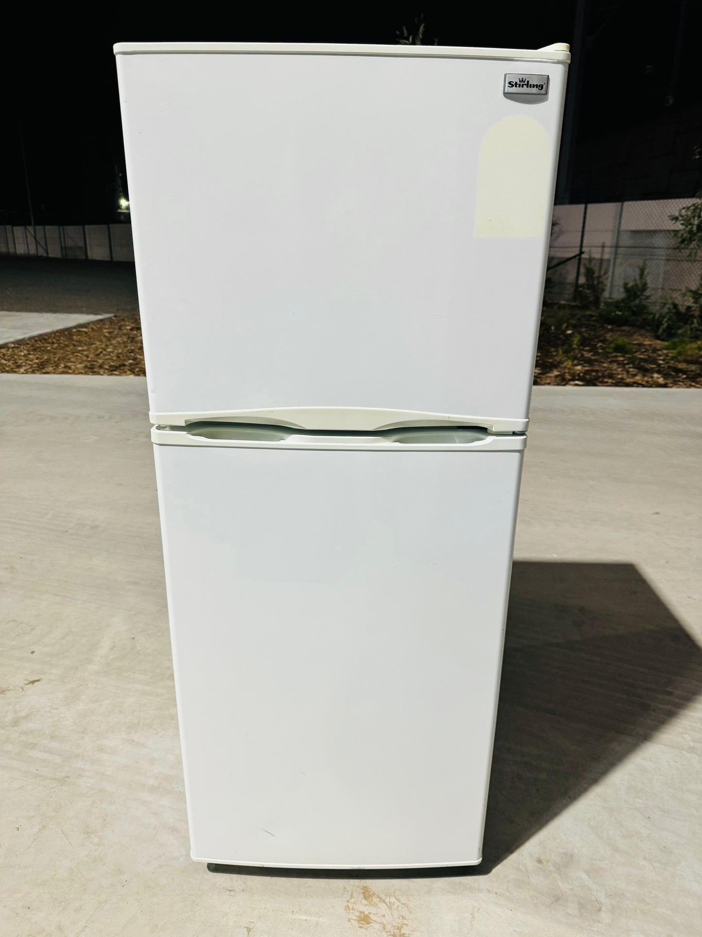 **STIRLING 215 LITRES FRIDGE FREEZER**