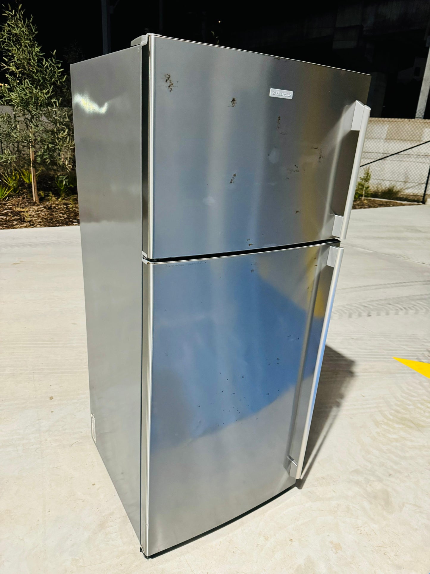 **ELECTROLUX 420 LITRES FRIDGE FREEZER**