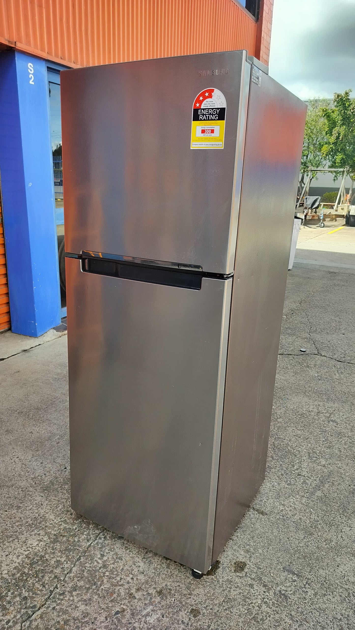 **SAMSUNG 320 LITRES FRIDGE FREEZER**