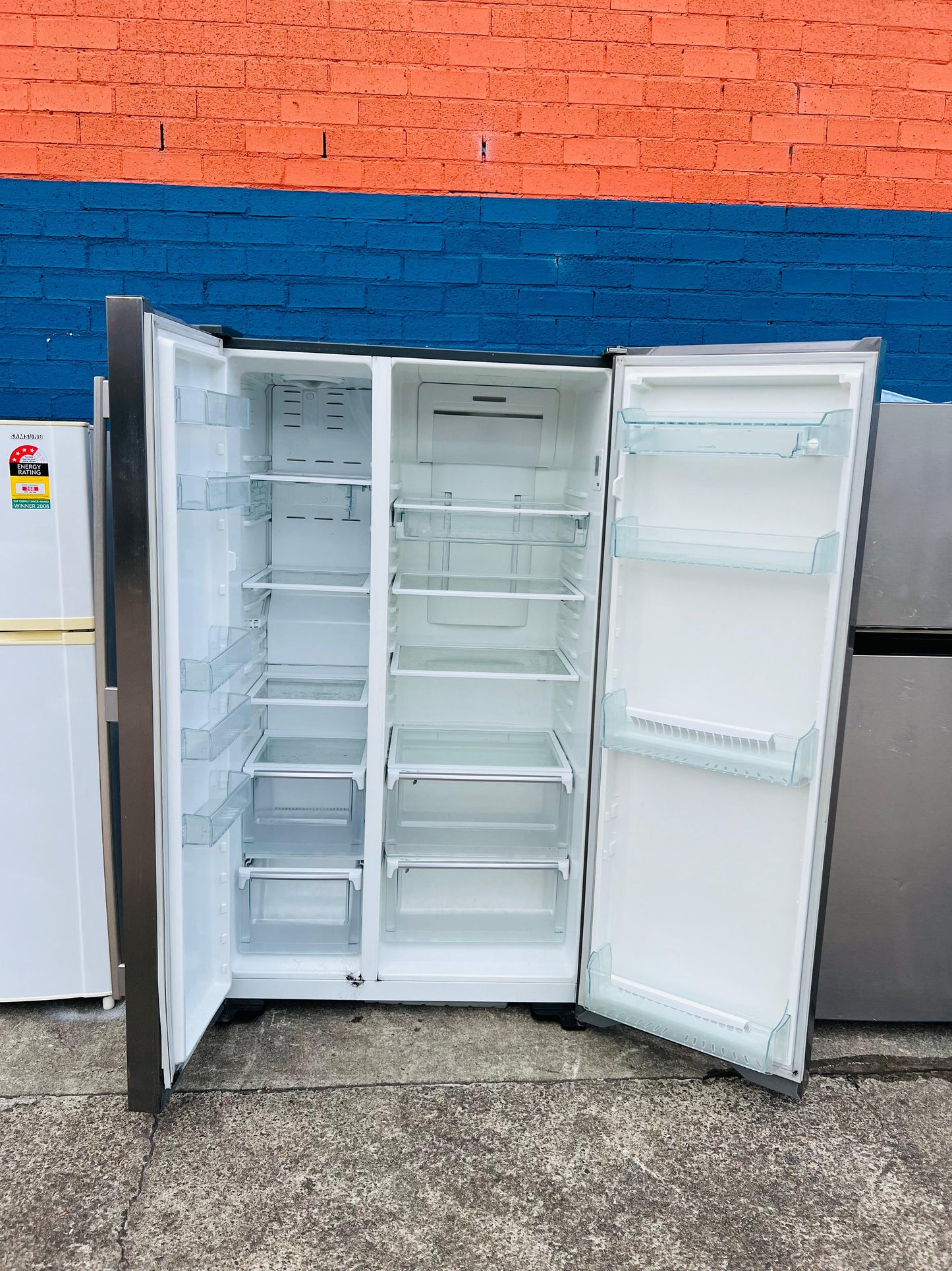 **WESTINGHOUSE SIDE BY SIDE 700 LITRES FRIDGE FREEZER**