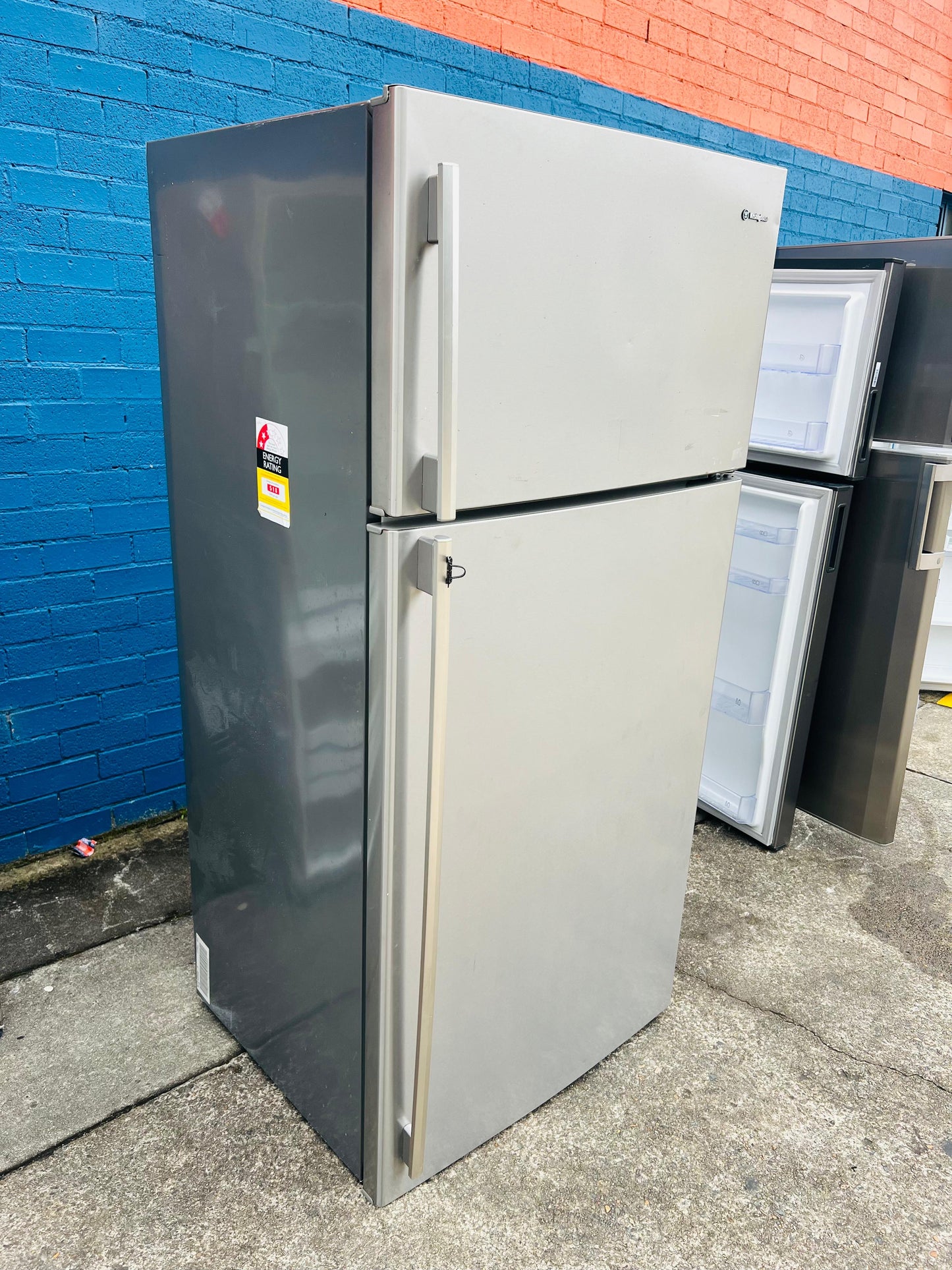 **WESTINGHOUSE 520 LITRES FRIDGE FREEZER**