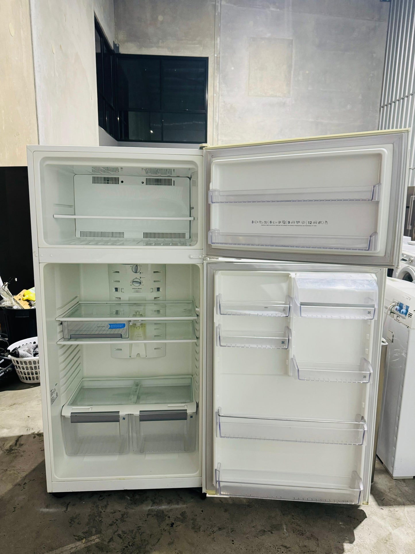 **ELECTROLUX 517 LITRES FRIDGE FREEZER**