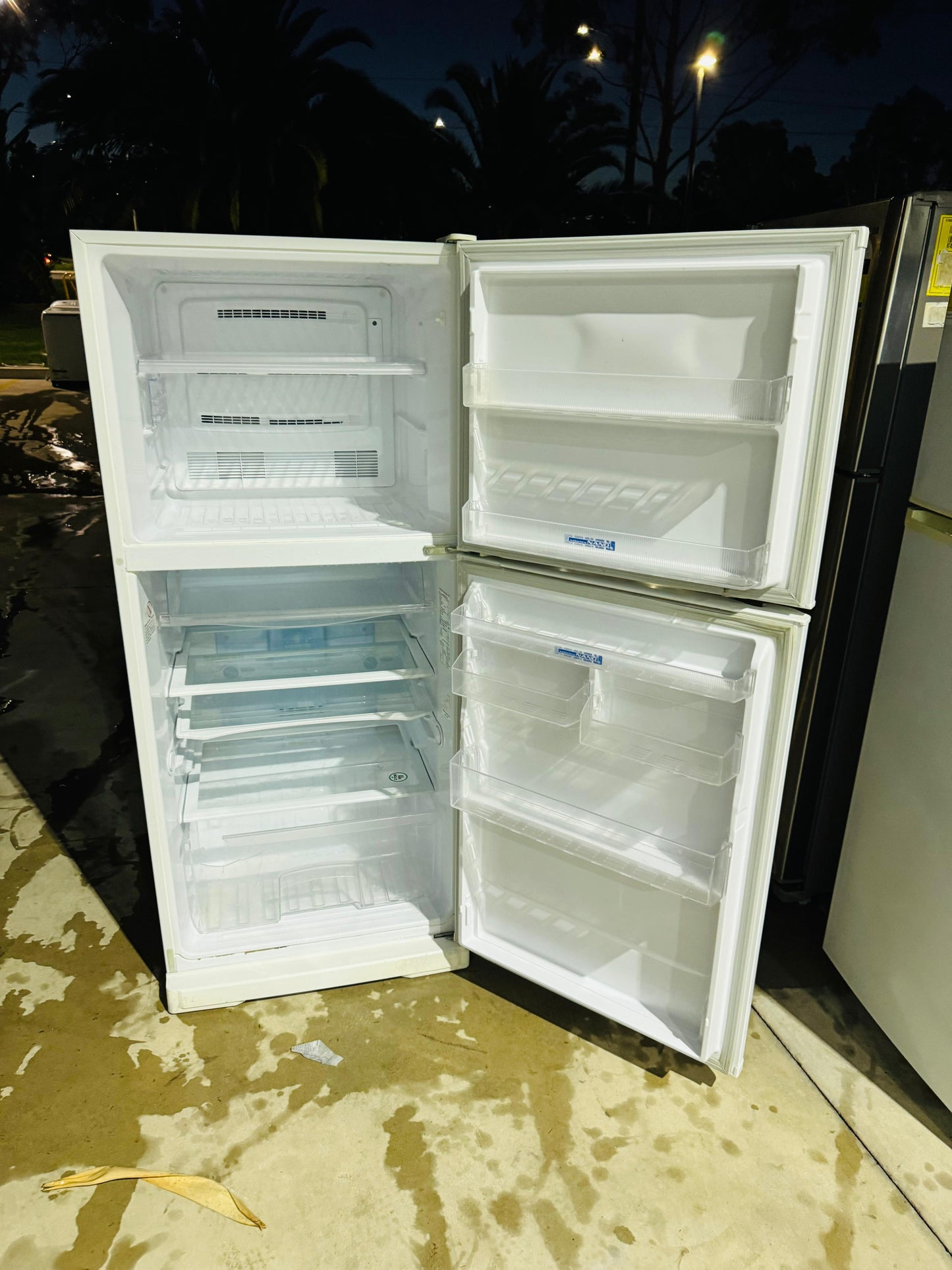 **MITSUBISHI 385 LITRES FRIDGE FREEZER**