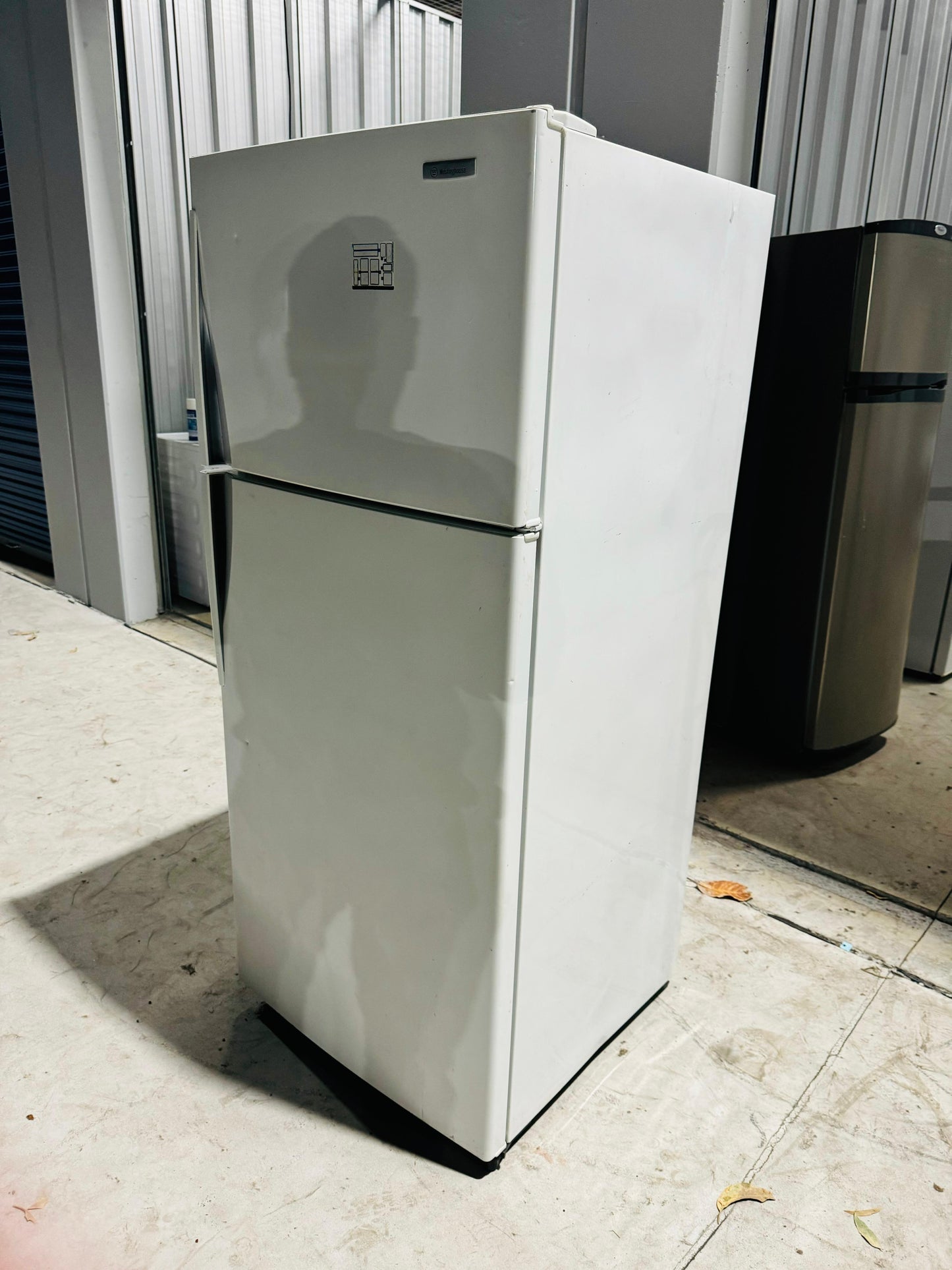 **WESTINGHOUSE 420 LITRES FRIDGE FREEZER**