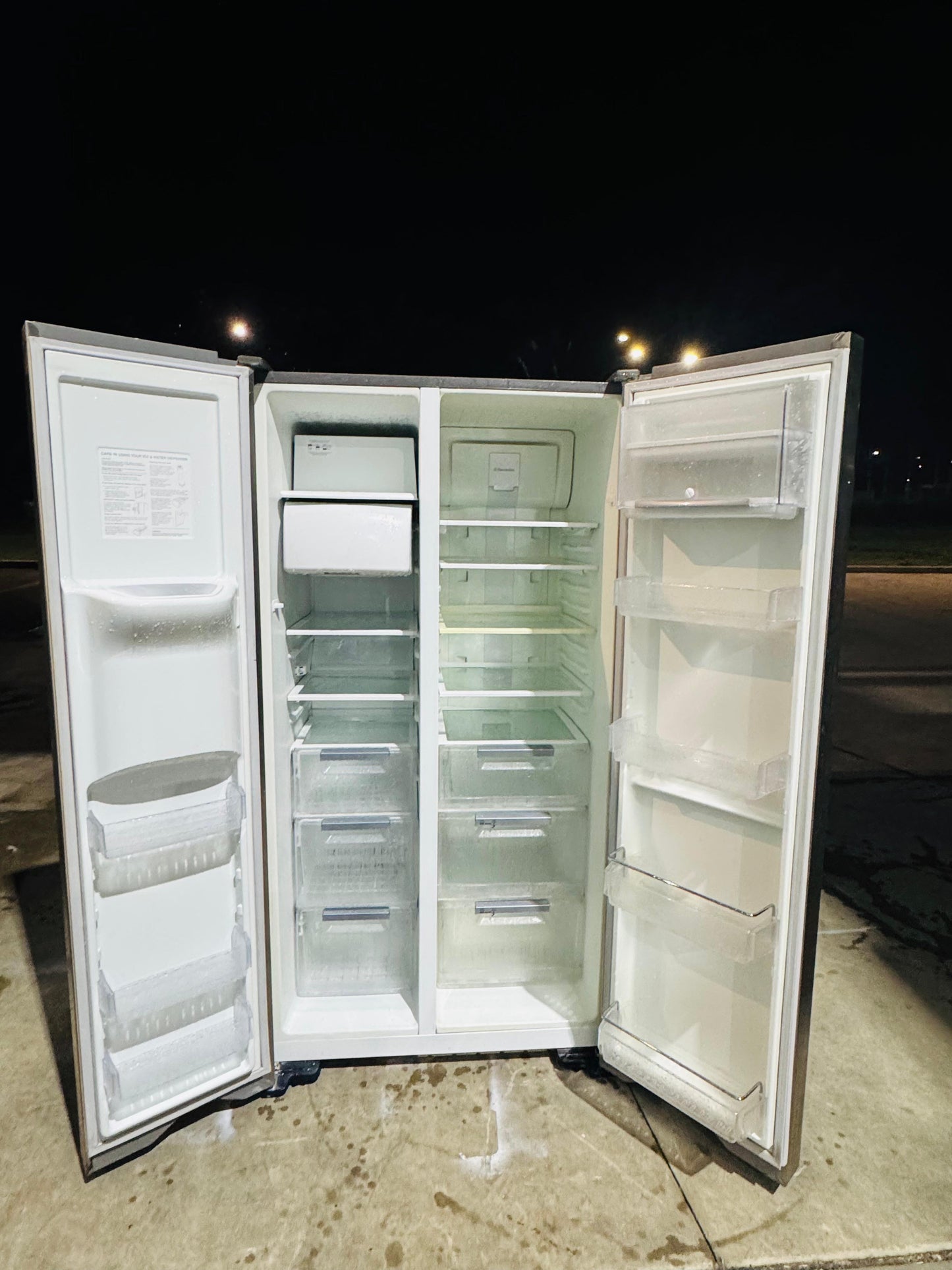 **ELECTROLUX SIDE BY SIDE 597 LITRES FRIDGE FREEZER**