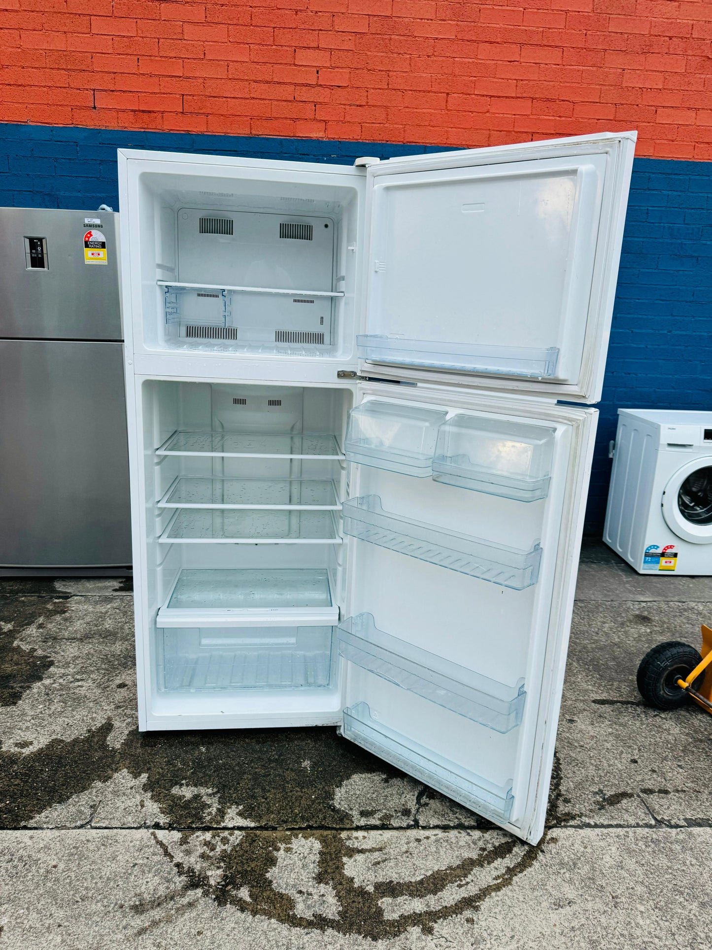 **HISENSE 436 LITRES FRIDGE FREEZER**