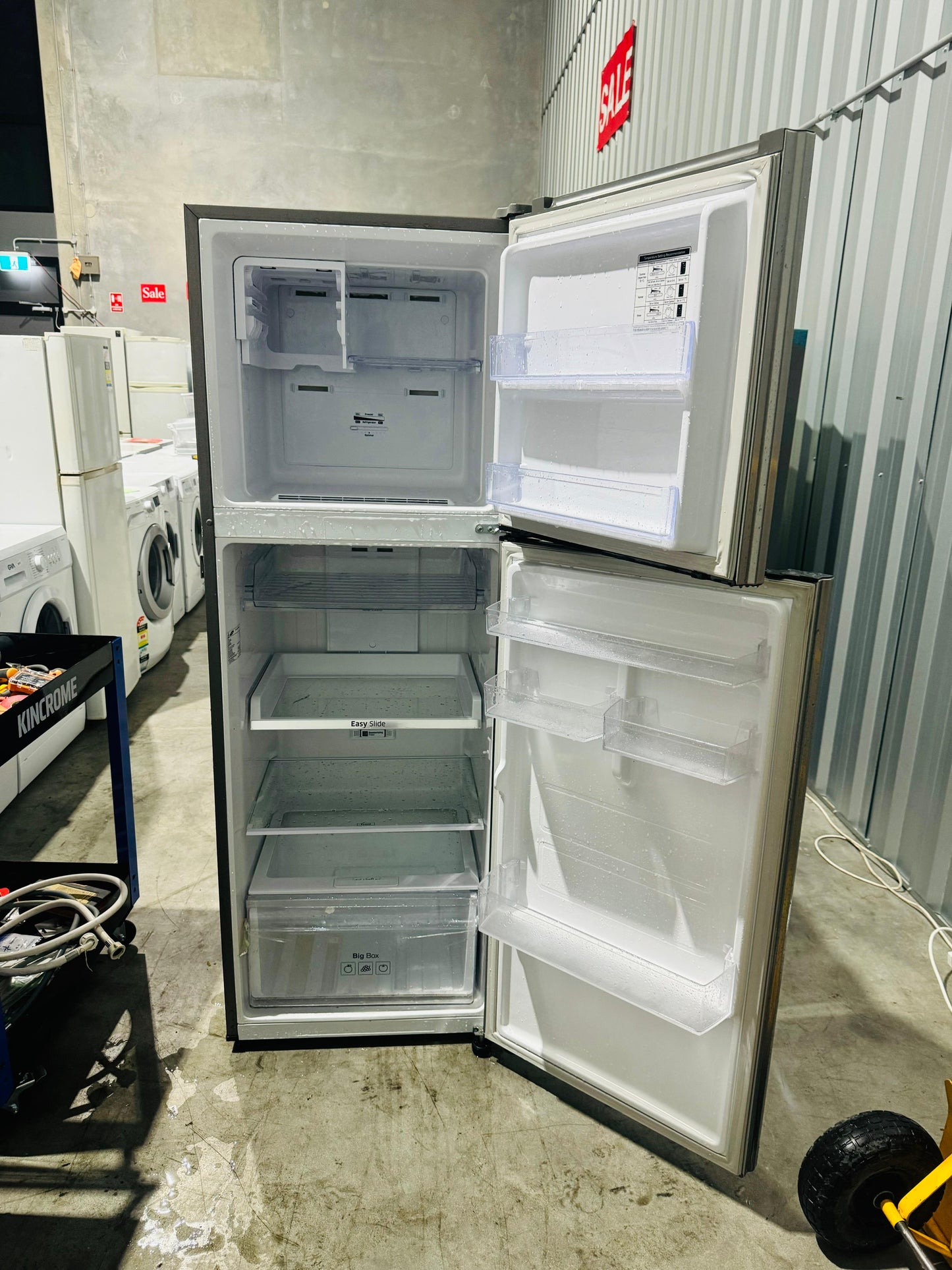 **SAMSUNG 341 LITRES FRIDGE FREEZER**