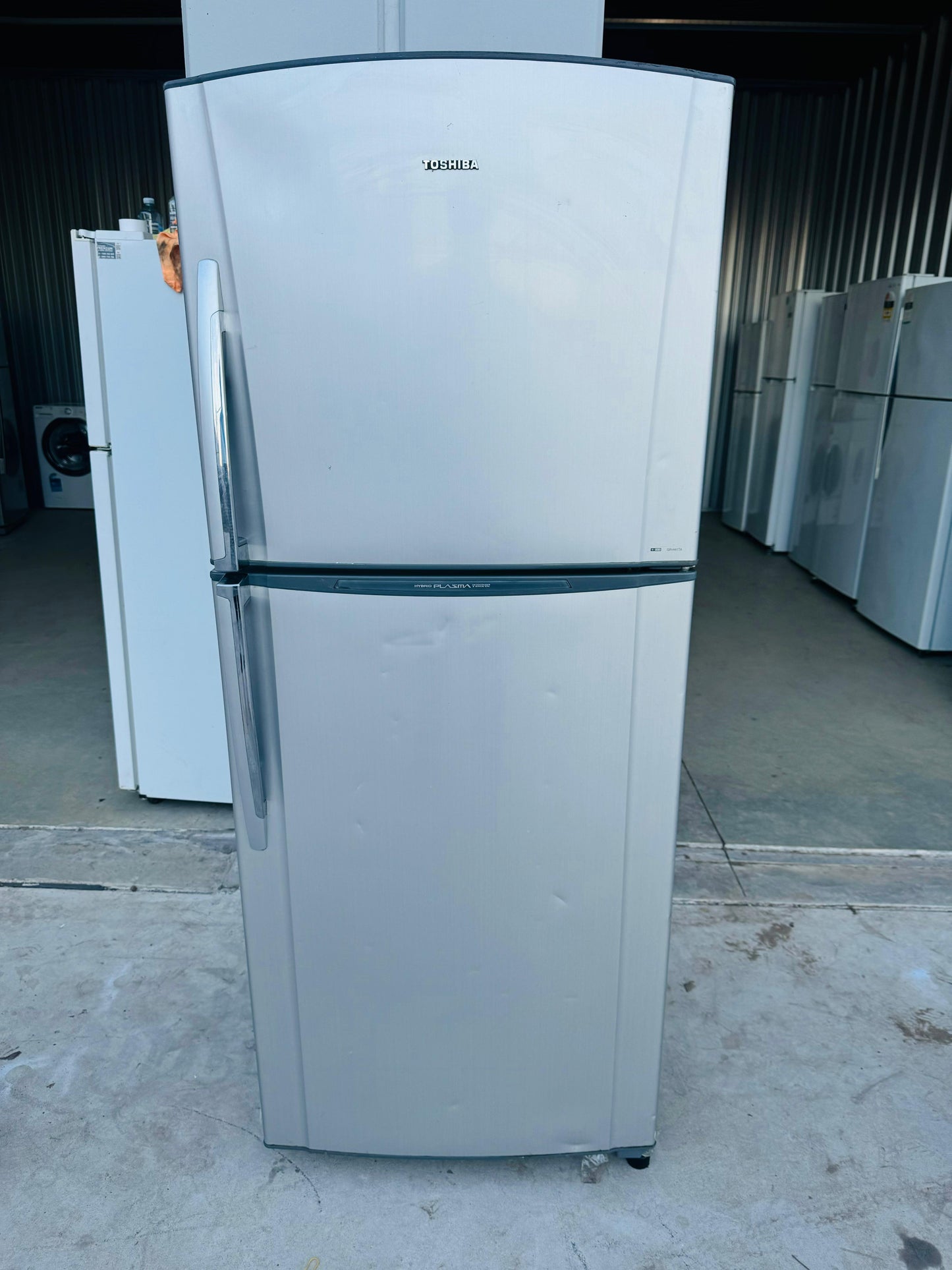 **TOSHIBA 382 LITRES FRIDGE FREEZER**