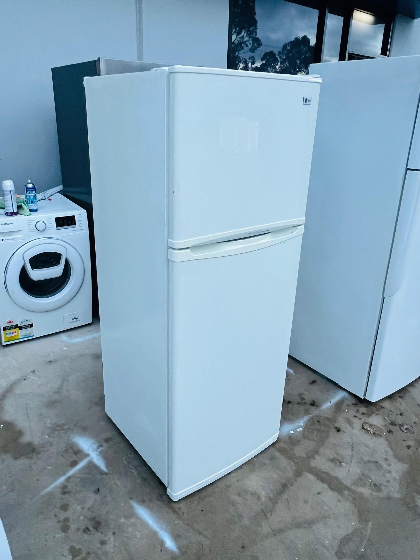 **LG 303 LITRES FRIDGE FREEZER**