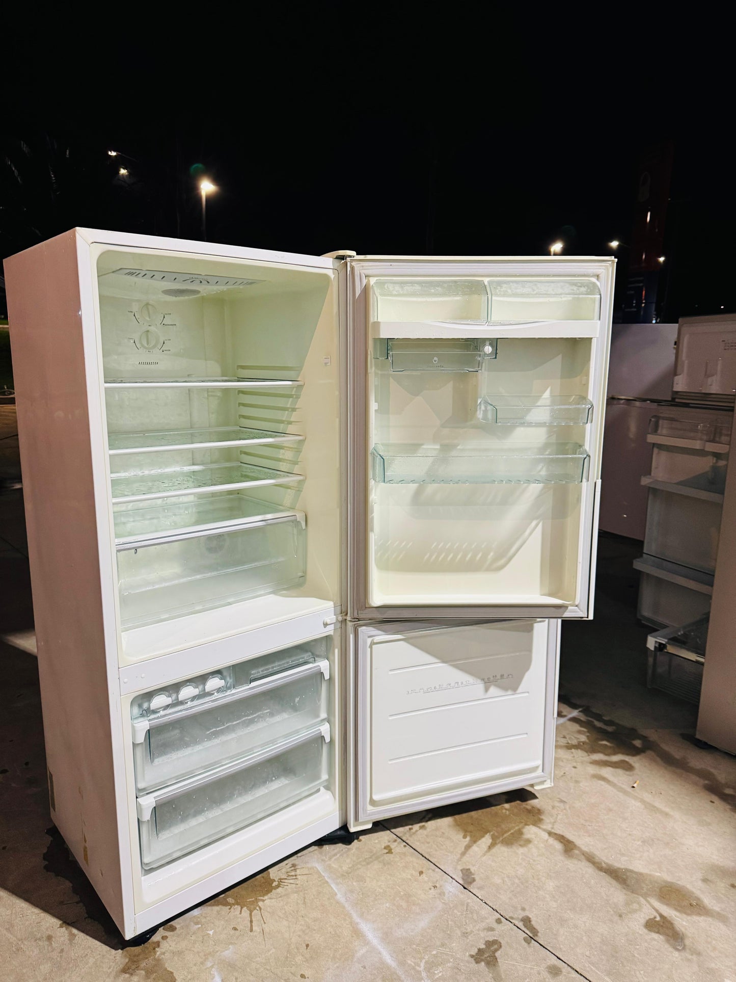 **WESTINGHOUSE 430 LITRES FRIDGE FREEZER**