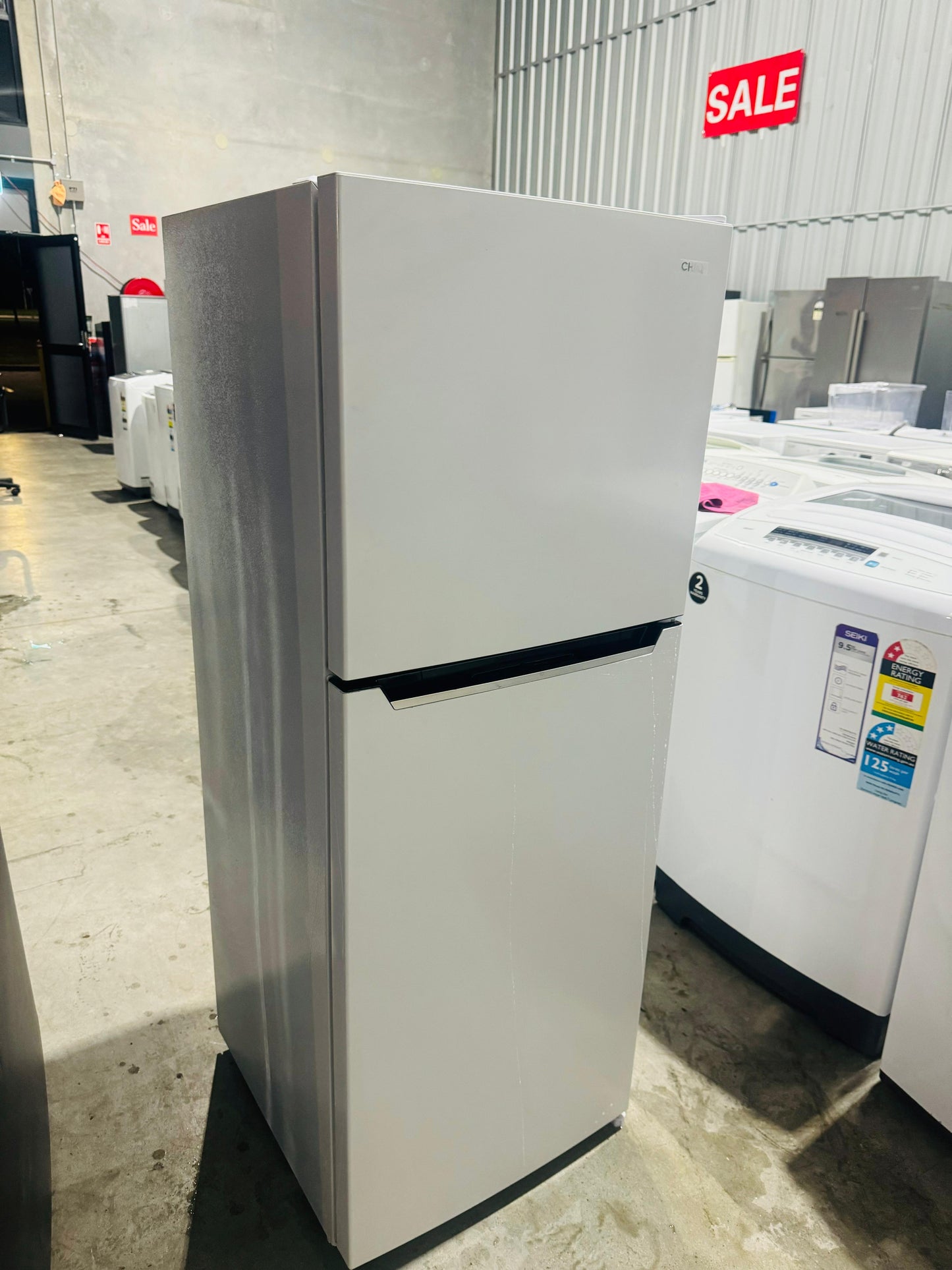 **CHIQ 202 LITRES FRIDGE FREEZER**