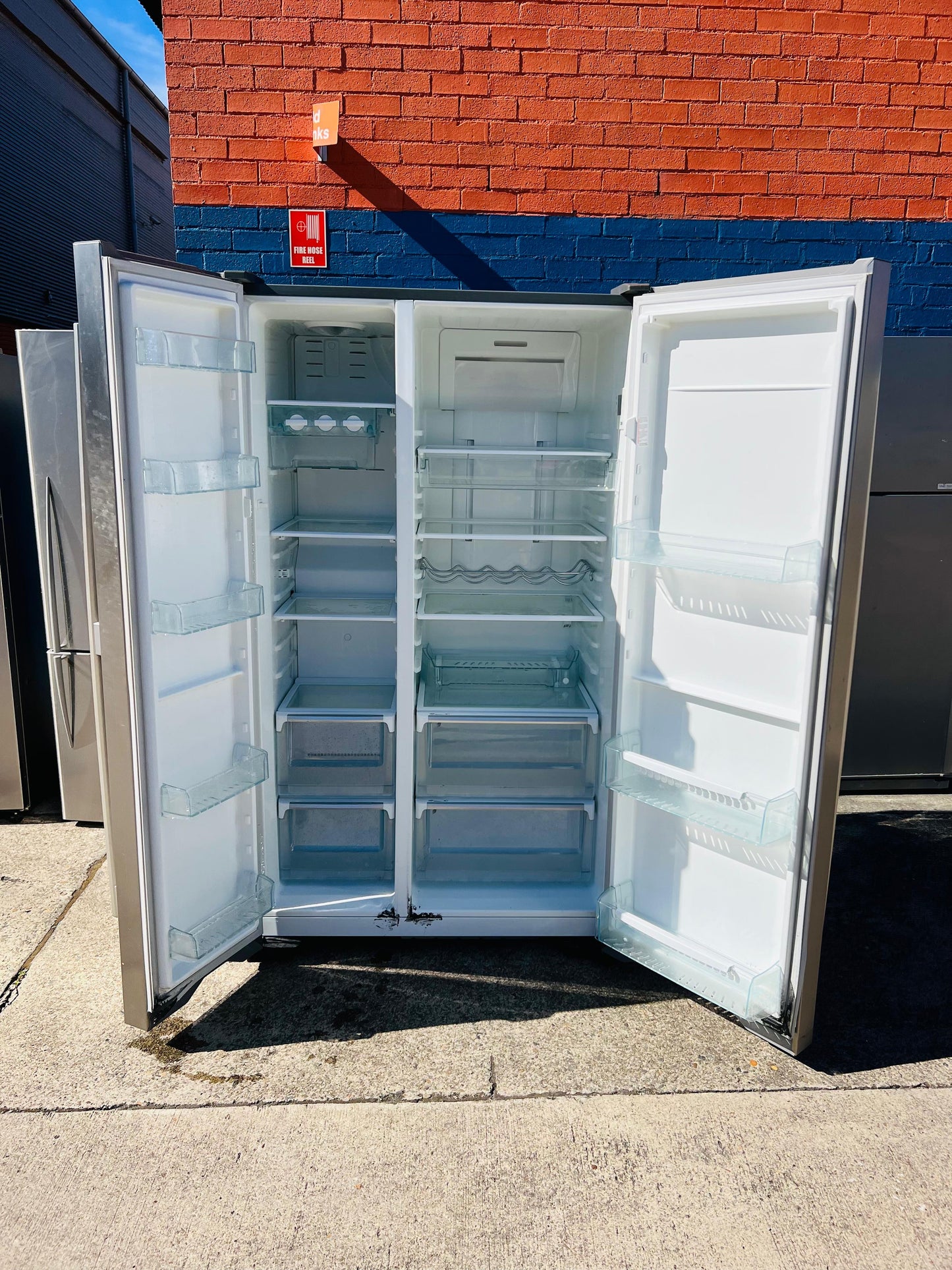 **WESTINGHOUSE SIDE BY SIDE 700 LITRES FRIDGE FREEZER**