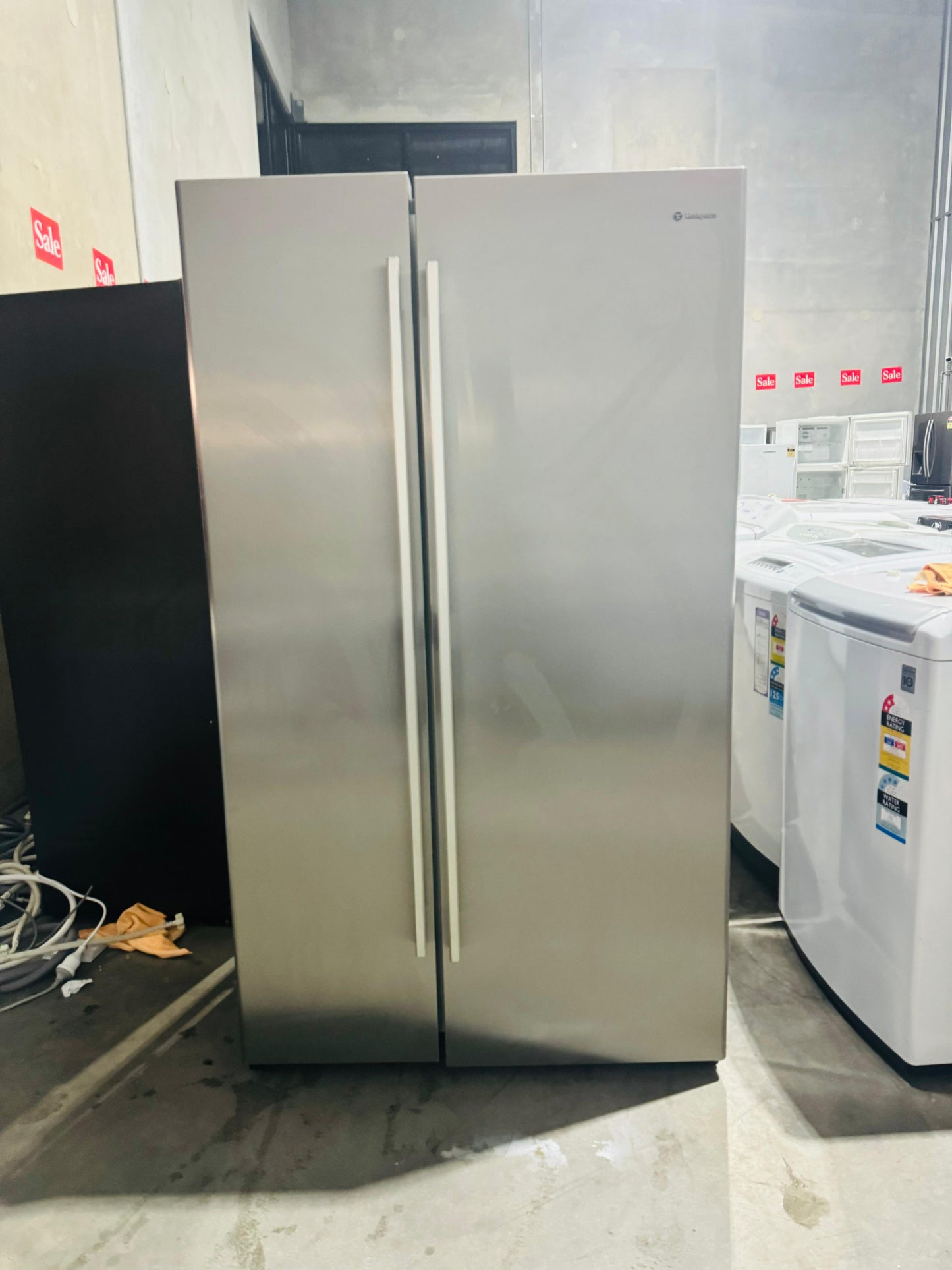 **WESTINGHOUSE 700 LITRES SIDE BY SIDE FRIDGE FREEZER**