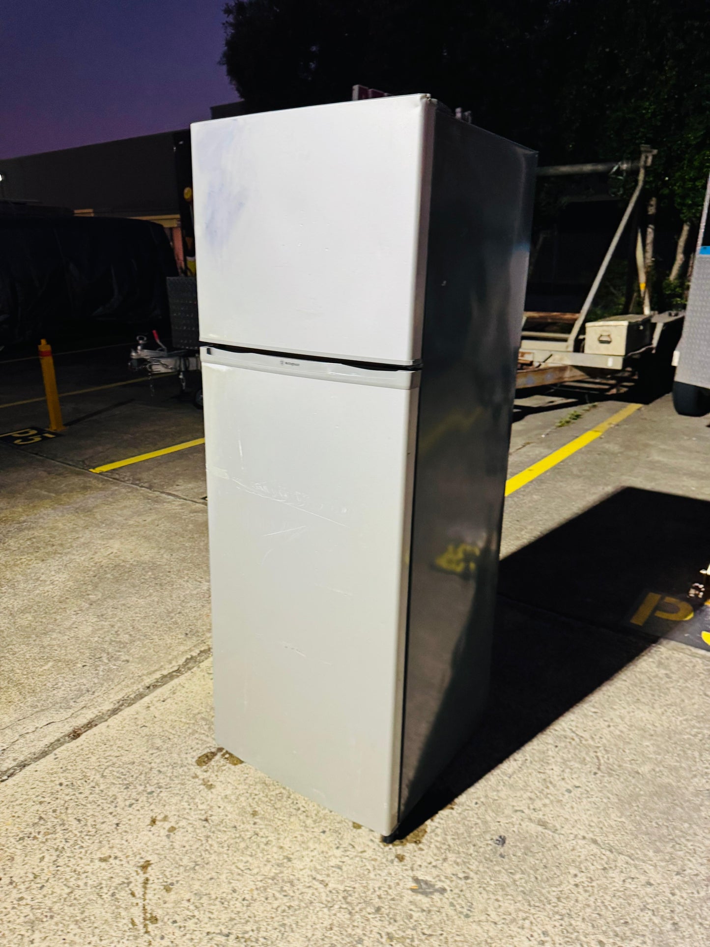 **WESTINGHOUSE 330 LITRES FRIDGE FREEZER**