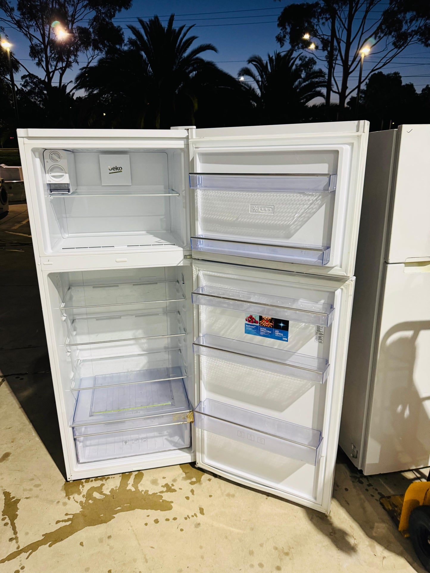 **BEKO 400 LITRES FRIDGE FREEZER**