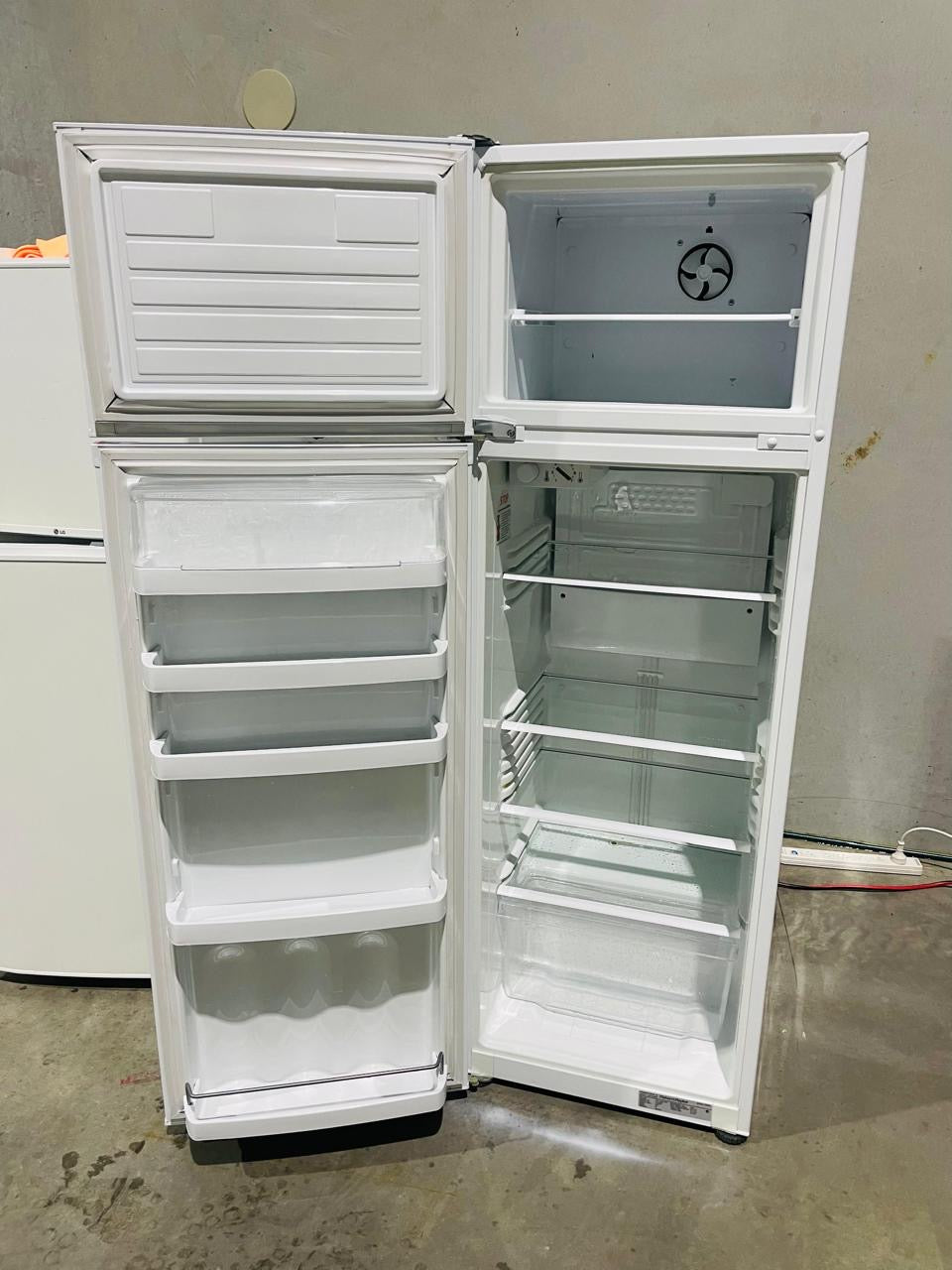 **FISHER & PAYKEL 248 LITRES FRIDGE FREEZER**