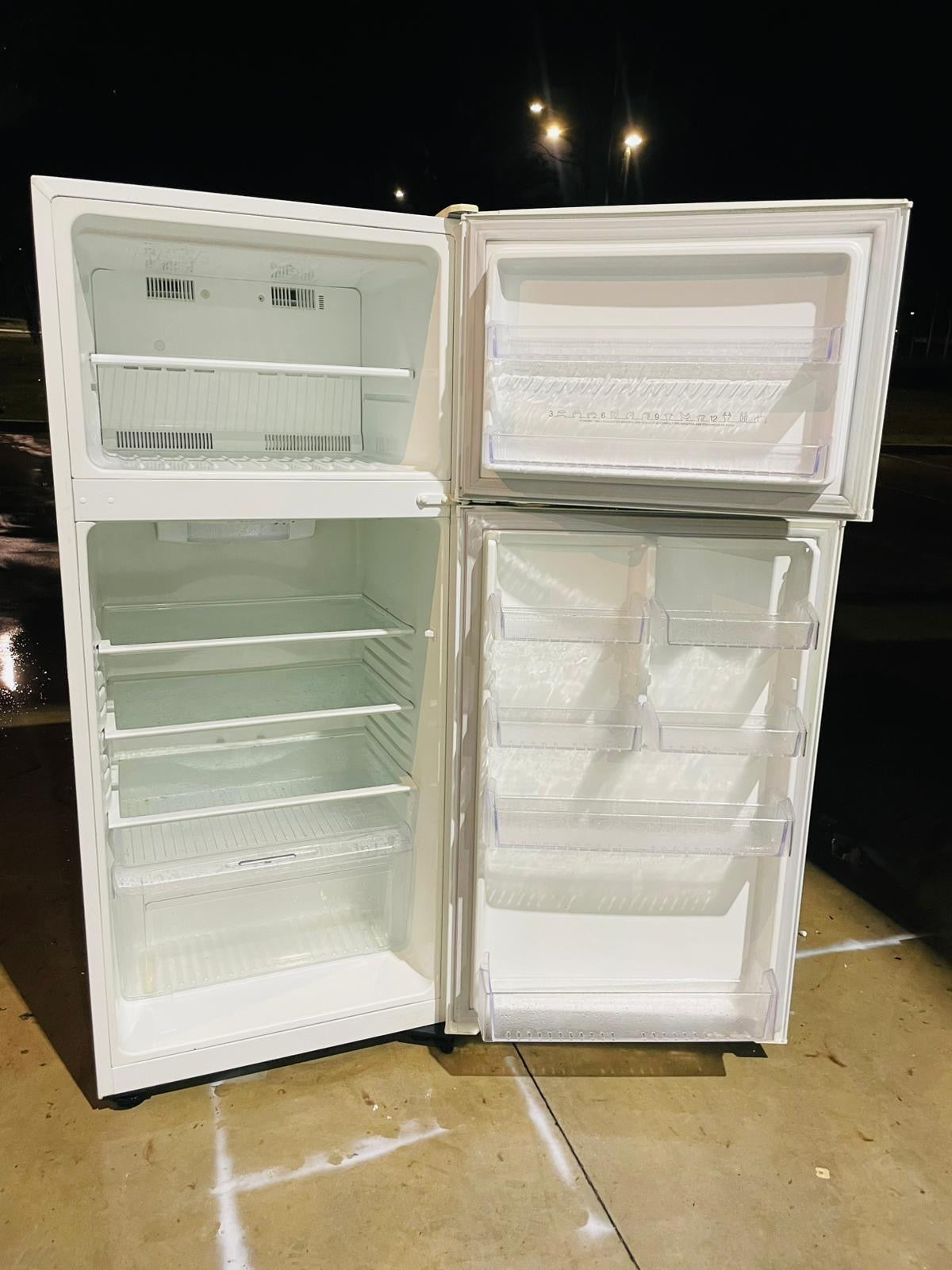 **KELVINATOR 420 LITRES FRIDGE FREEZER**