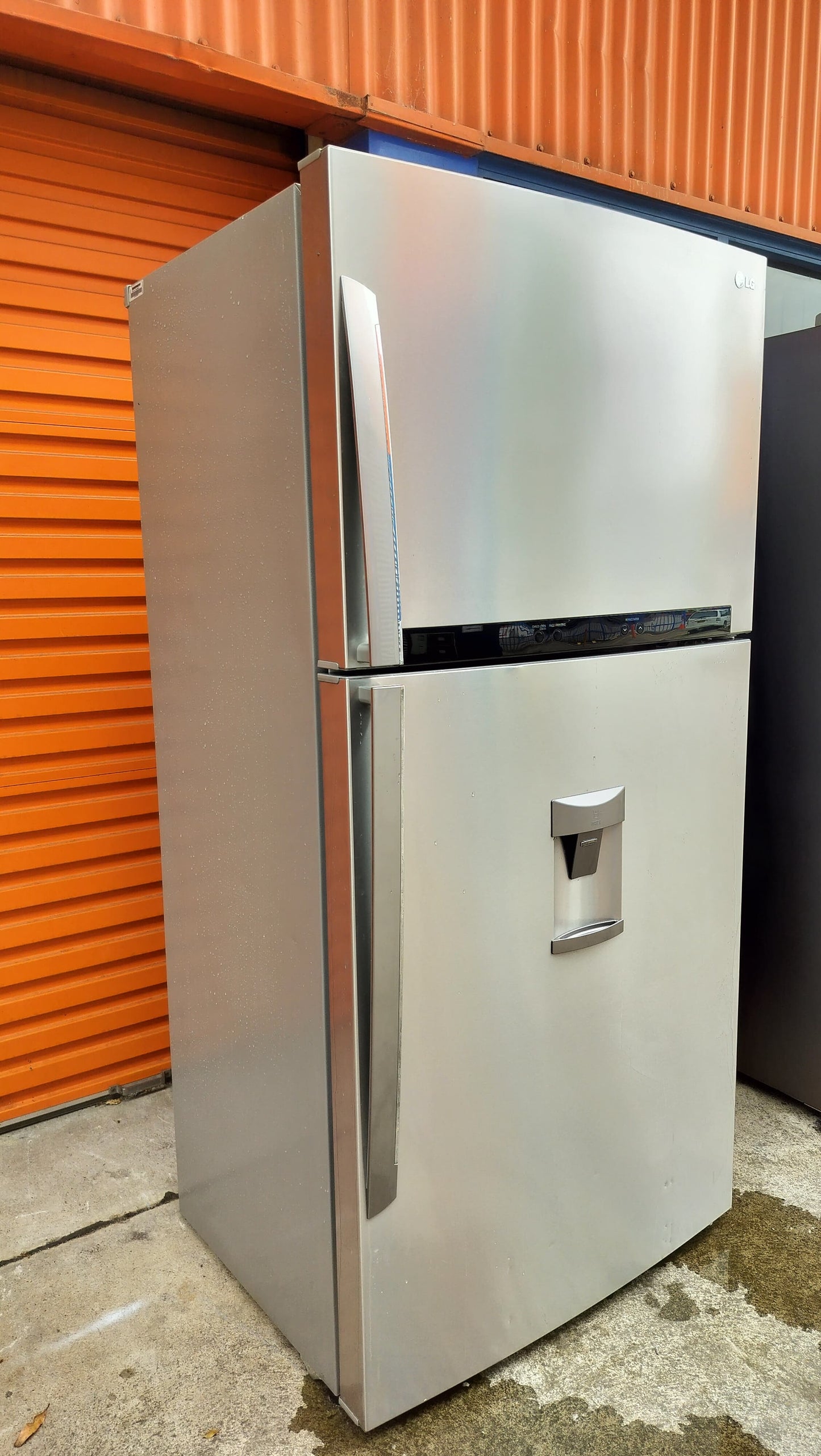 **LG 558 LITRES FRIDGE FREEZER & WATER DISPENSER**