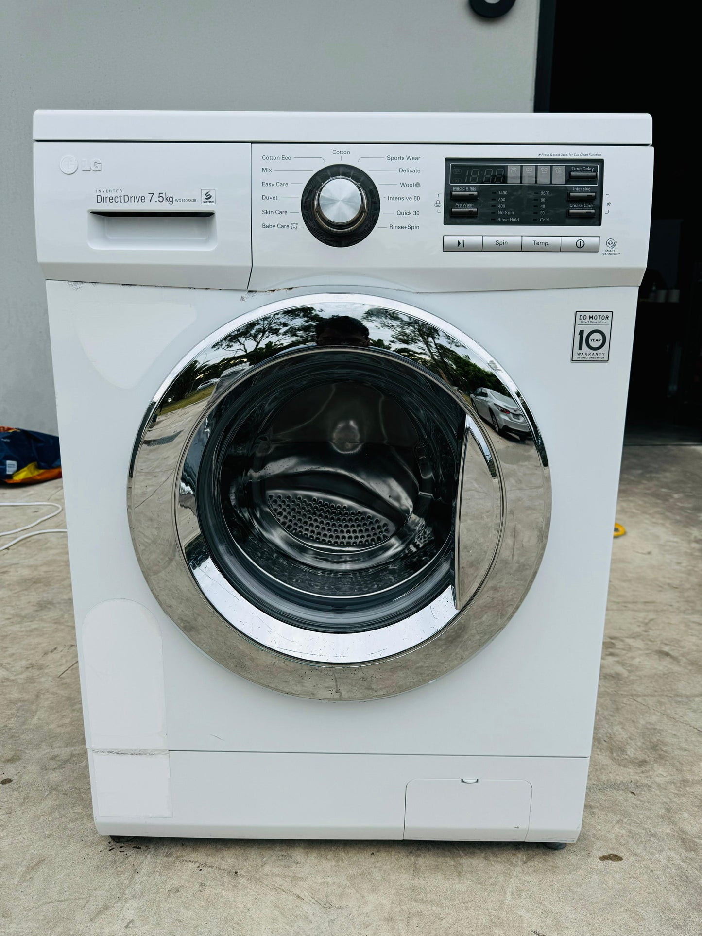 **LG 7.5KGS FRONT LOADER WASHING MACHINE**