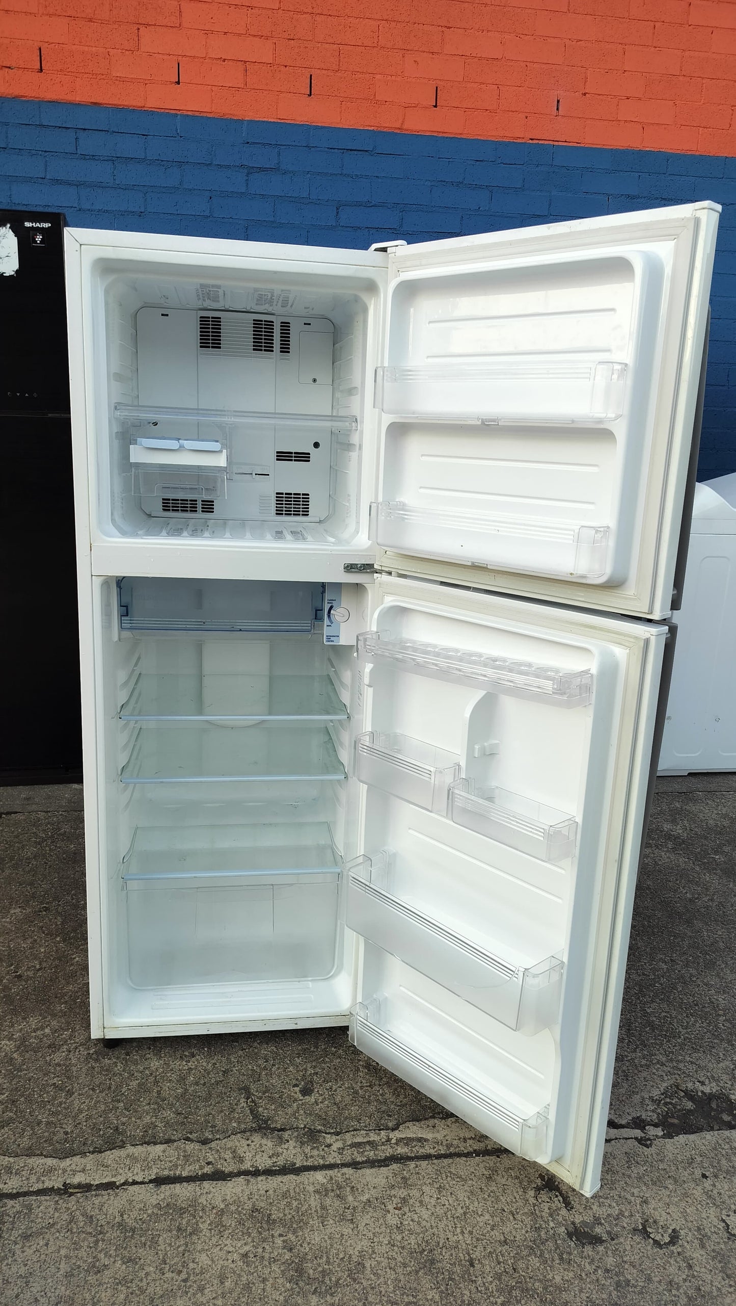 **SHARP 245 LITRES FRIDGE FREEZER**