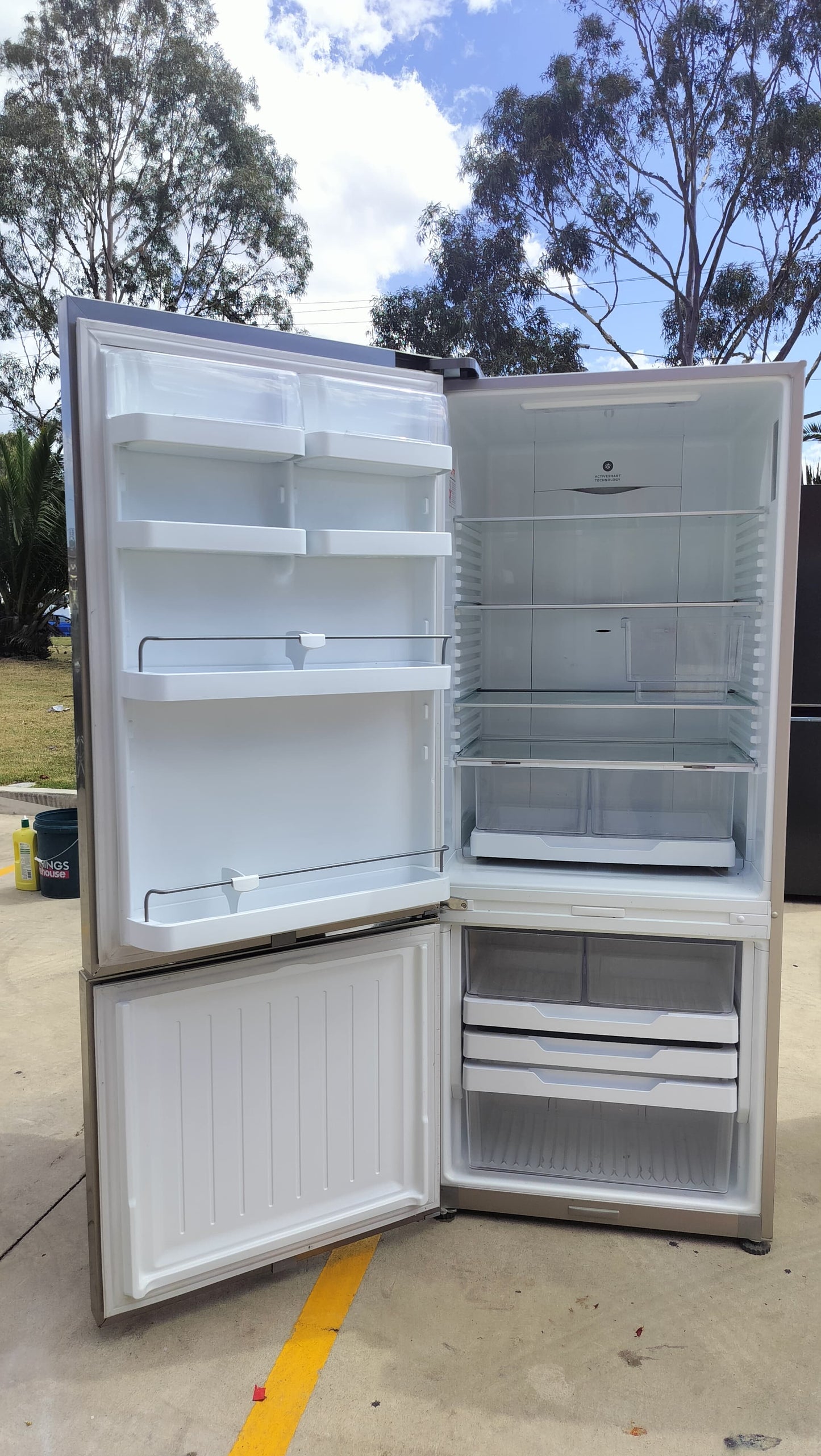 **FISHER & PAYKEL 570 LITRES FRIDGE FREEZER**