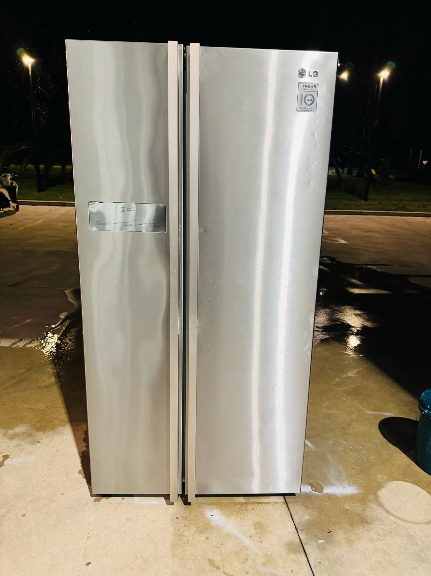 **LG 679 LITRES SIDE BY SIDE DOOR FRIDGE FREEZER**