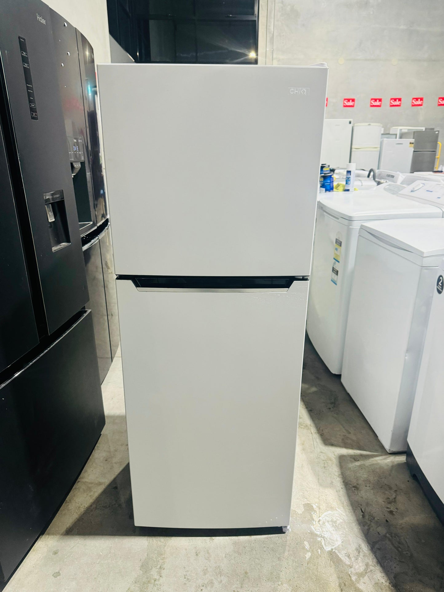 **CHIQ 202 LITRES FRIDGE FREEZER**