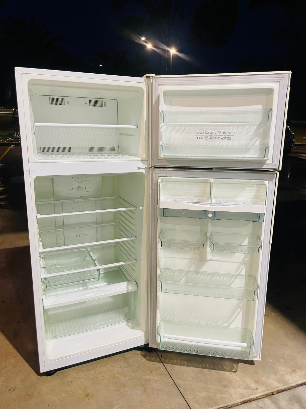 **WESTINGHOUSE 442 LITRES FRIDGE FREEZER**