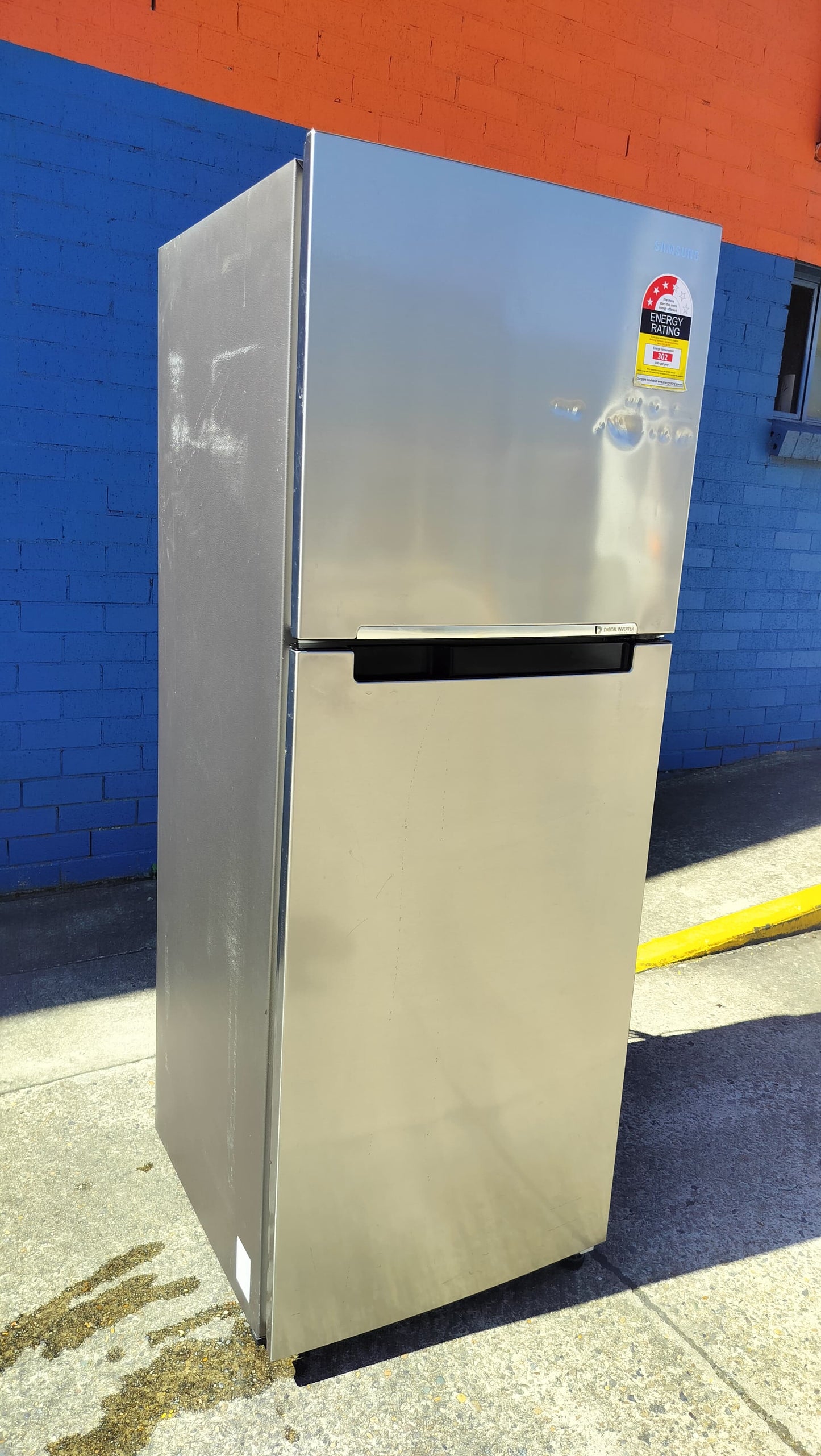 **SAMSUNG 318 LITRES FRIDGE FREEZER**