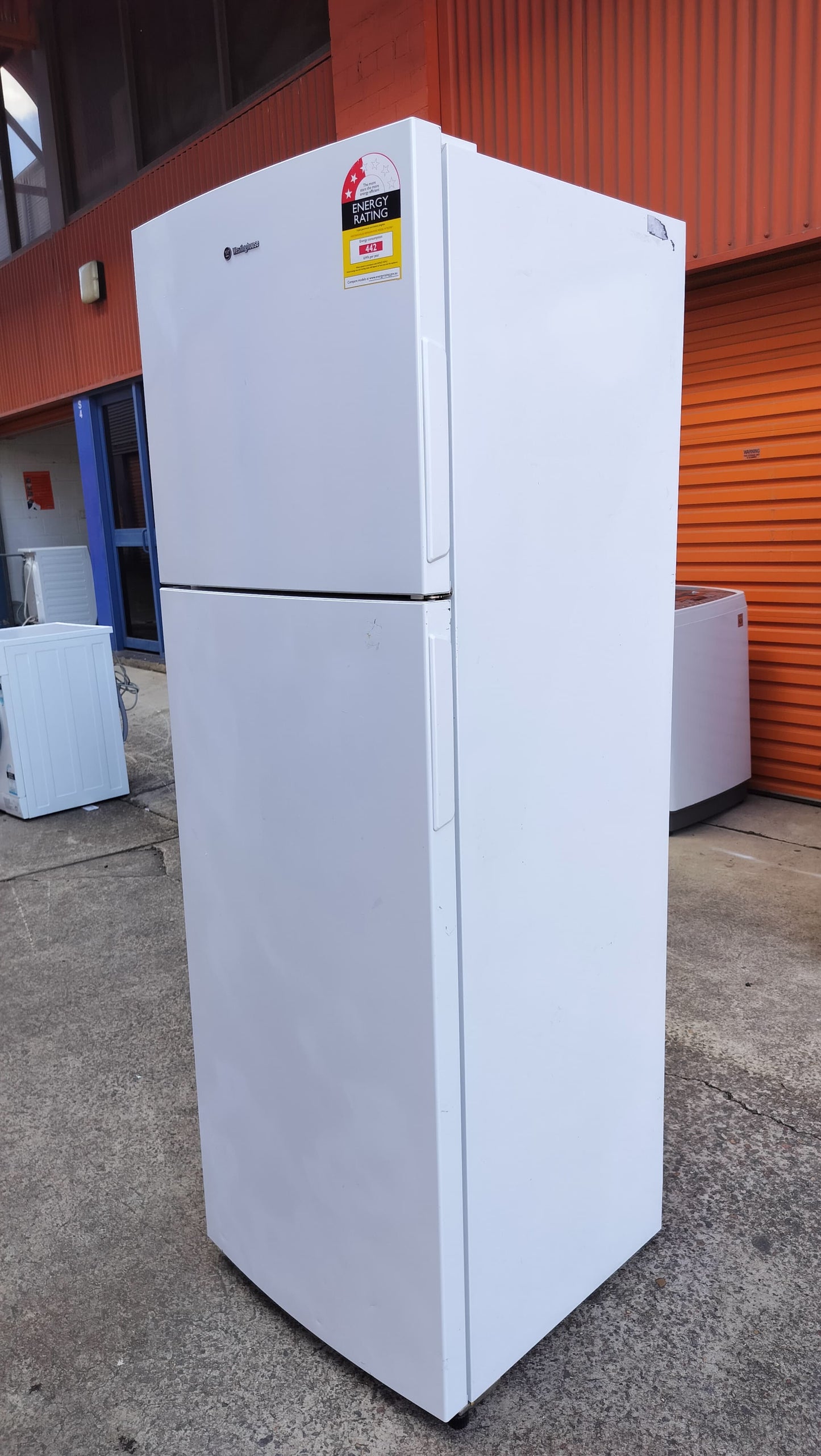 **WESTINGHOUSE 369 LITRES FRIDGE FREEZER**