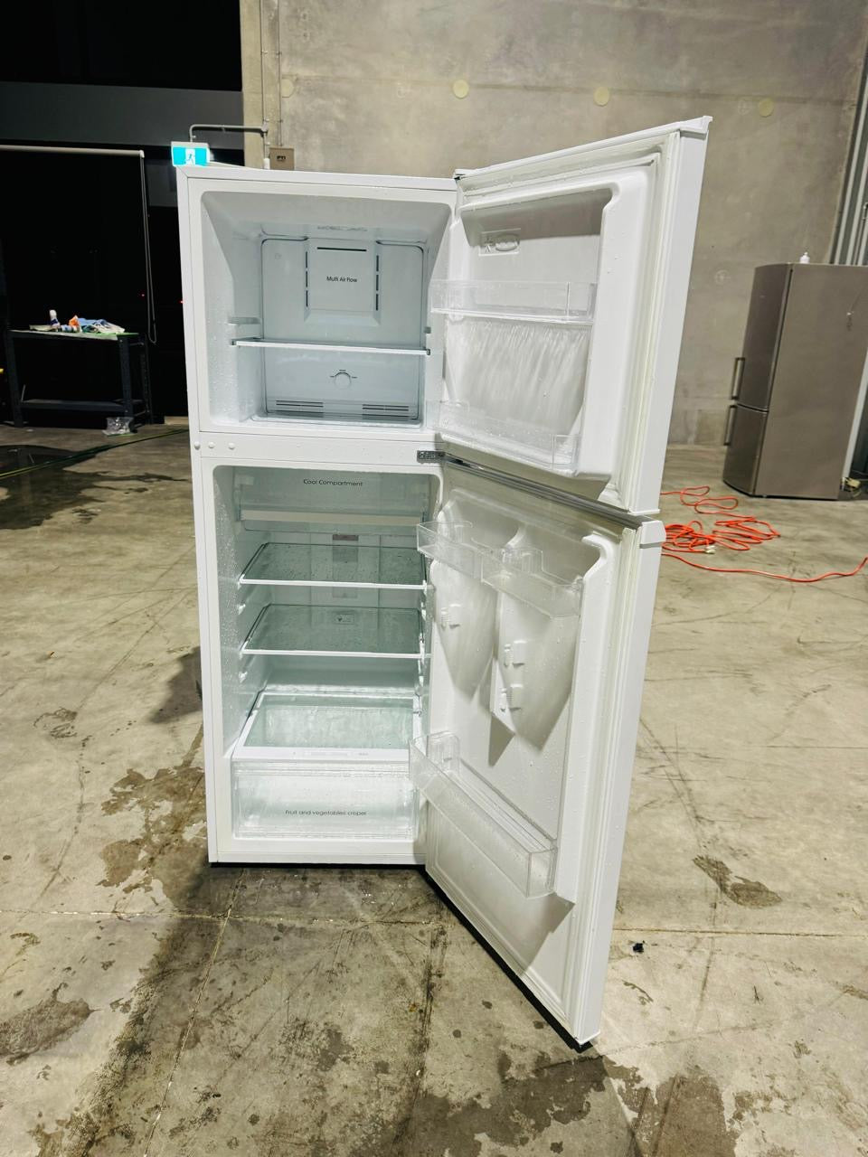 **ESATTO 239 LITRES FRIDGE FREEZER**